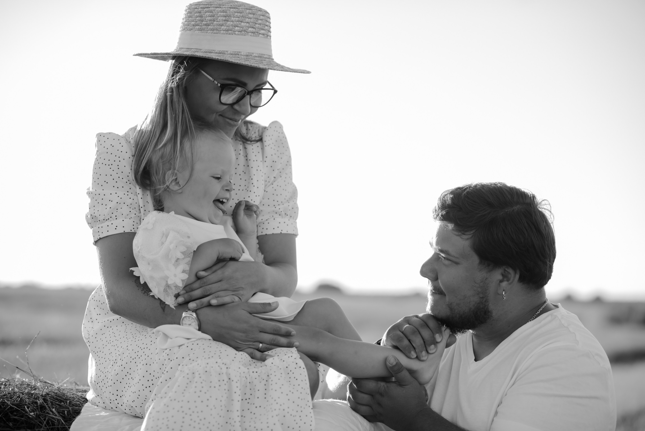 Семья в поле. Свадебный и семейный фотограф Евгения Кононова