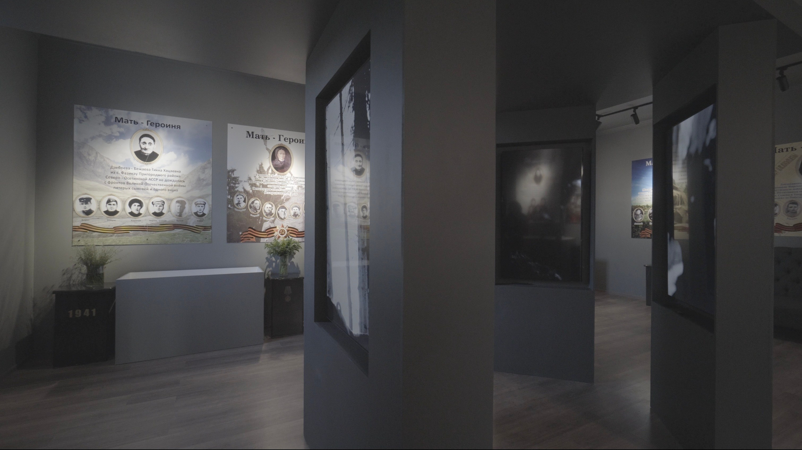 Ничего не было видно и приходилось прислушиваться. Художественная группа «Нежные Бабы»