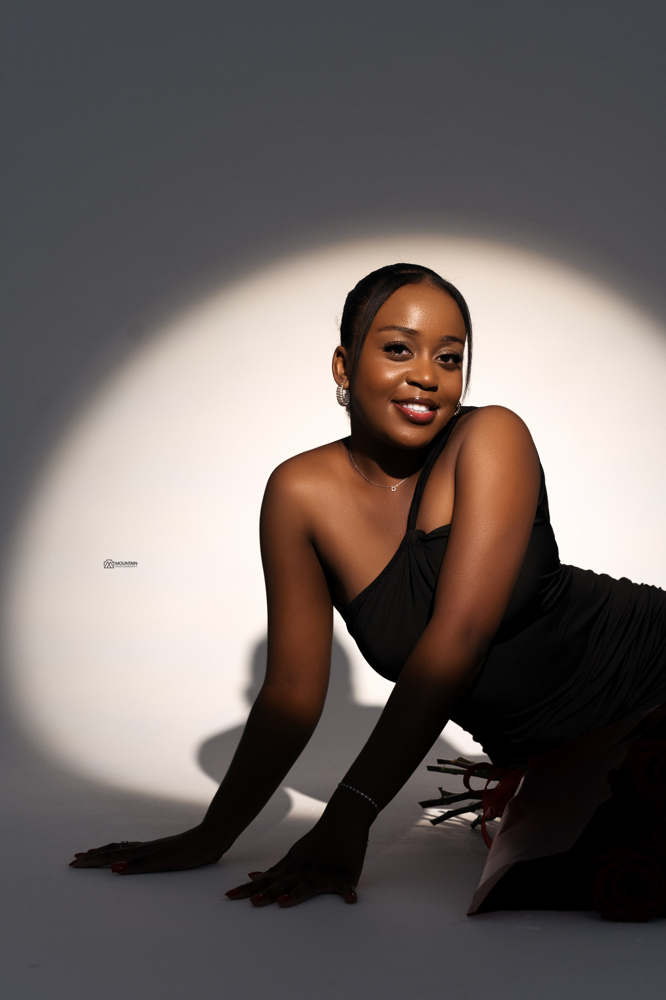 Studio Photoshoot. Я занимаюсь событийной, свадебной, товарной, студийной… фотографией