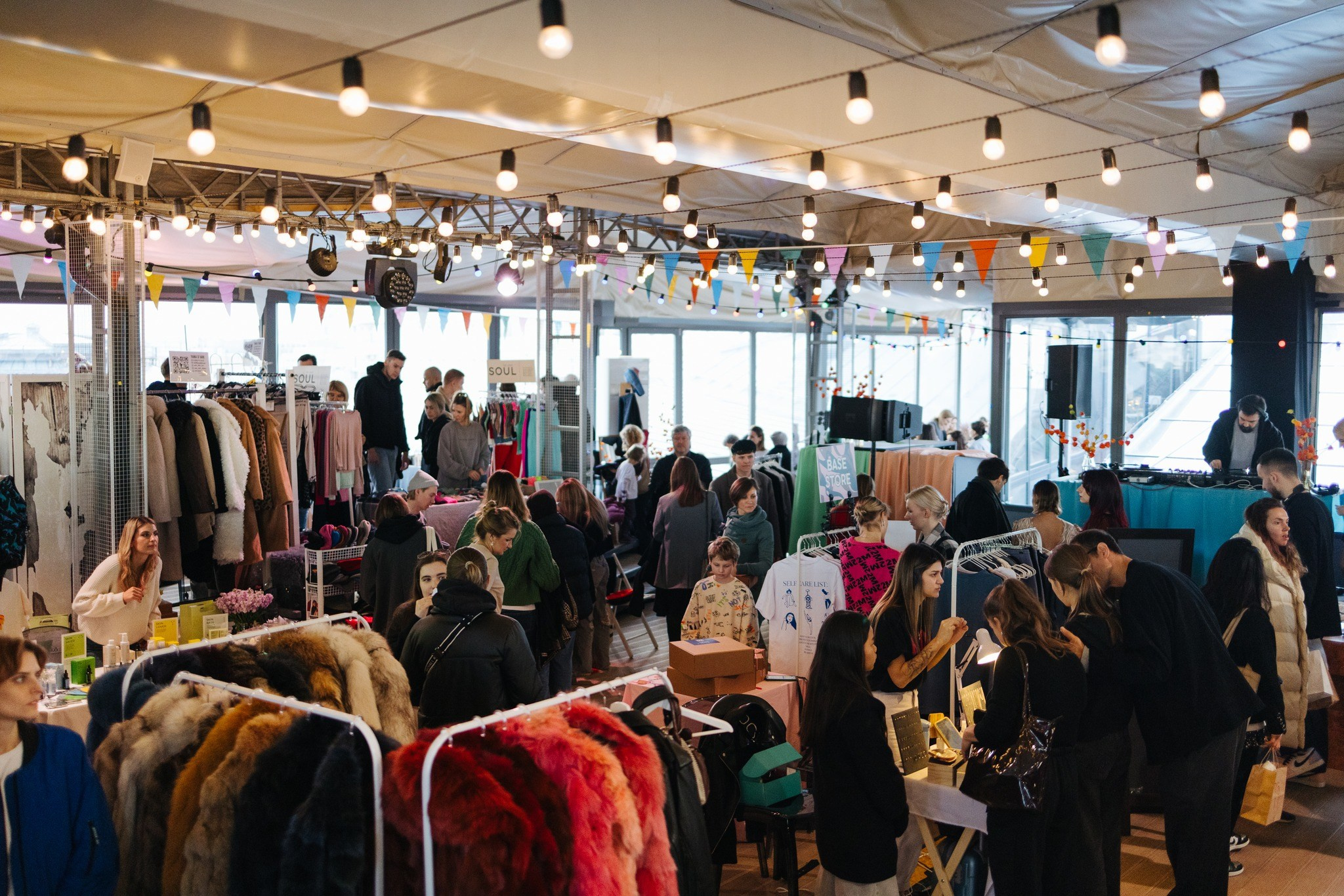 21–22 октября 2023 в Универмаге «Цветной» / фото Валерий Белобеев. Фотоотчеты «Ламбада-маркета»