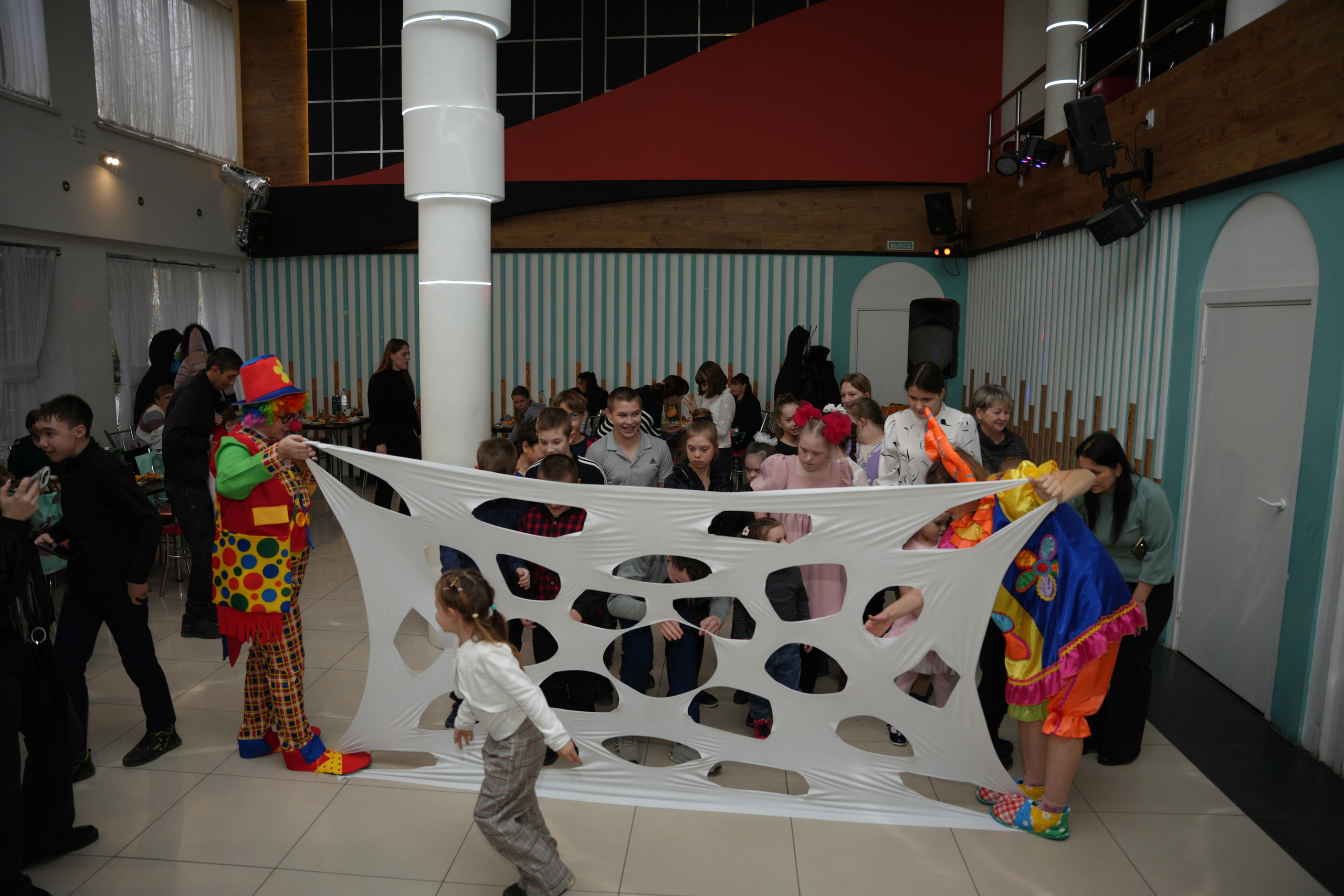 Социально —благотворительная акция «Ты в этом мире не один», посвященная Международному дню инвалидов. ВЫПУСКНЫЕ АЛЬБОМЫ, Школьный фотограф, семейный и свадебный в Саратове и области Ольга Плаксина