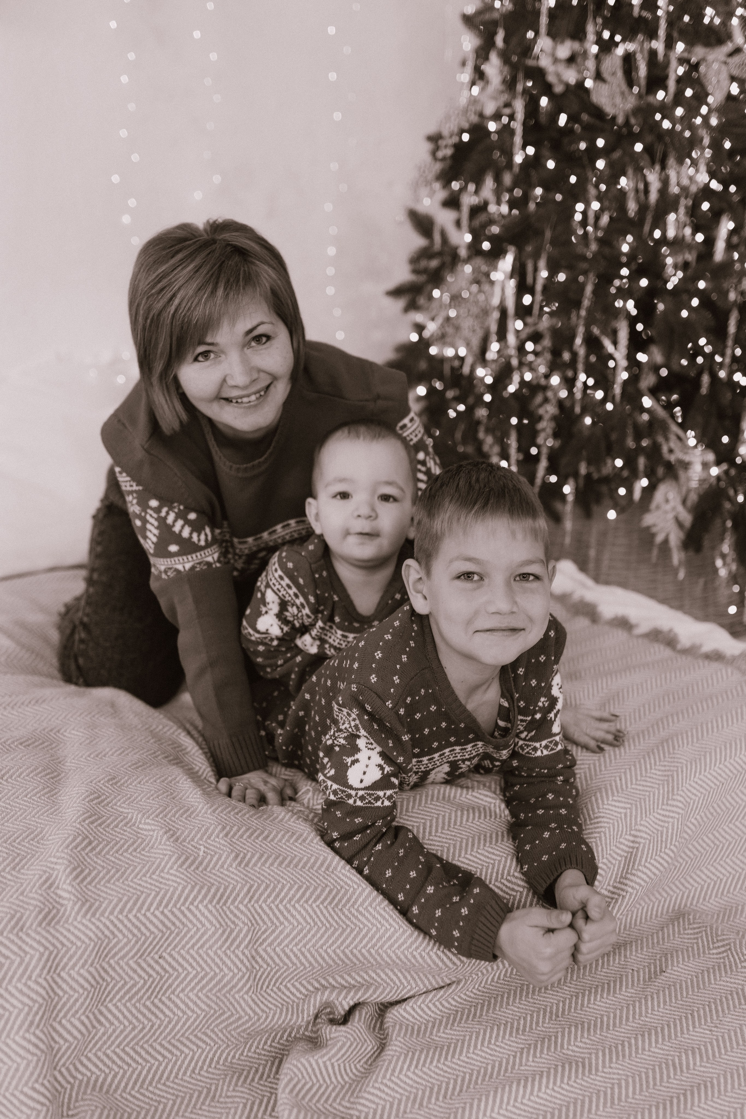 Яркий новый год мама и 2 сыночка. Фотограф в Ставрополе Svetlana Matveeva