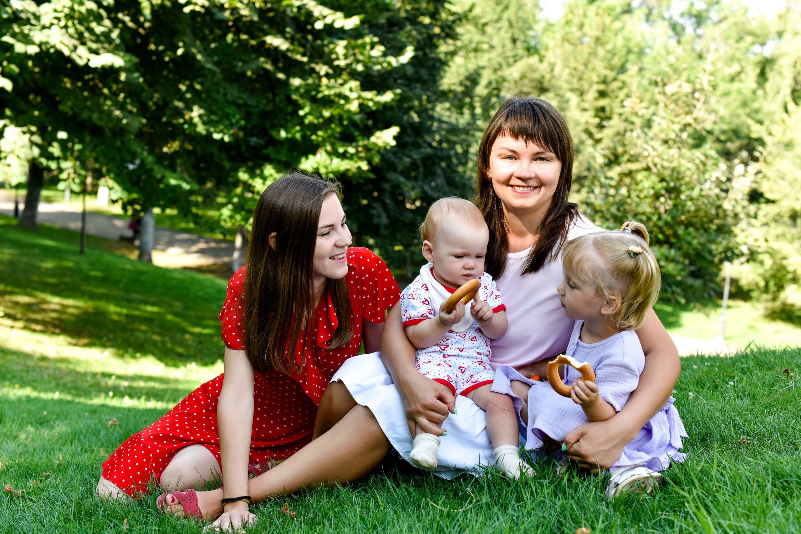 ЛЮба, Оля и маленькие проказницы))))