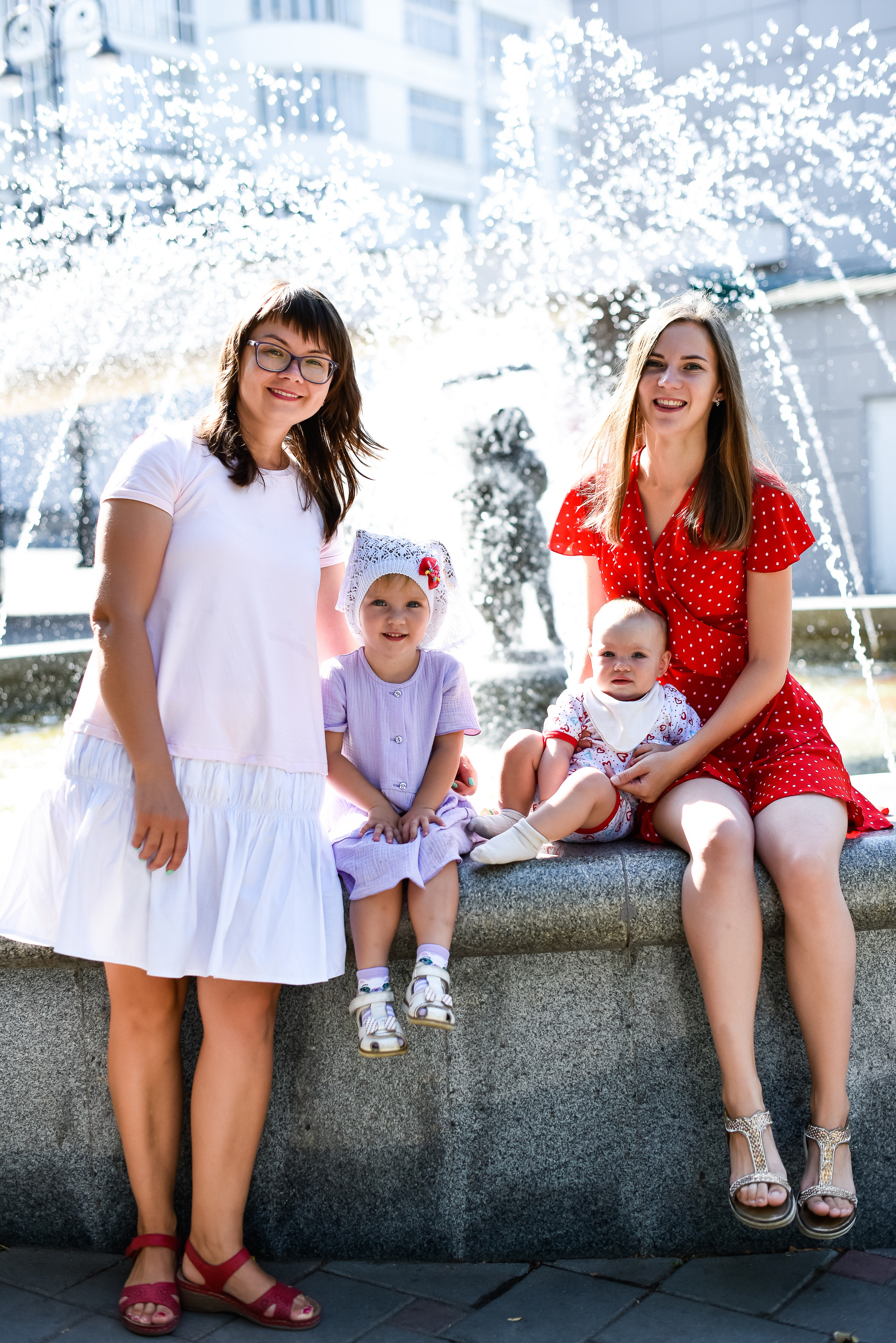 ЛЮба, Оля и маленькие проказницы))))