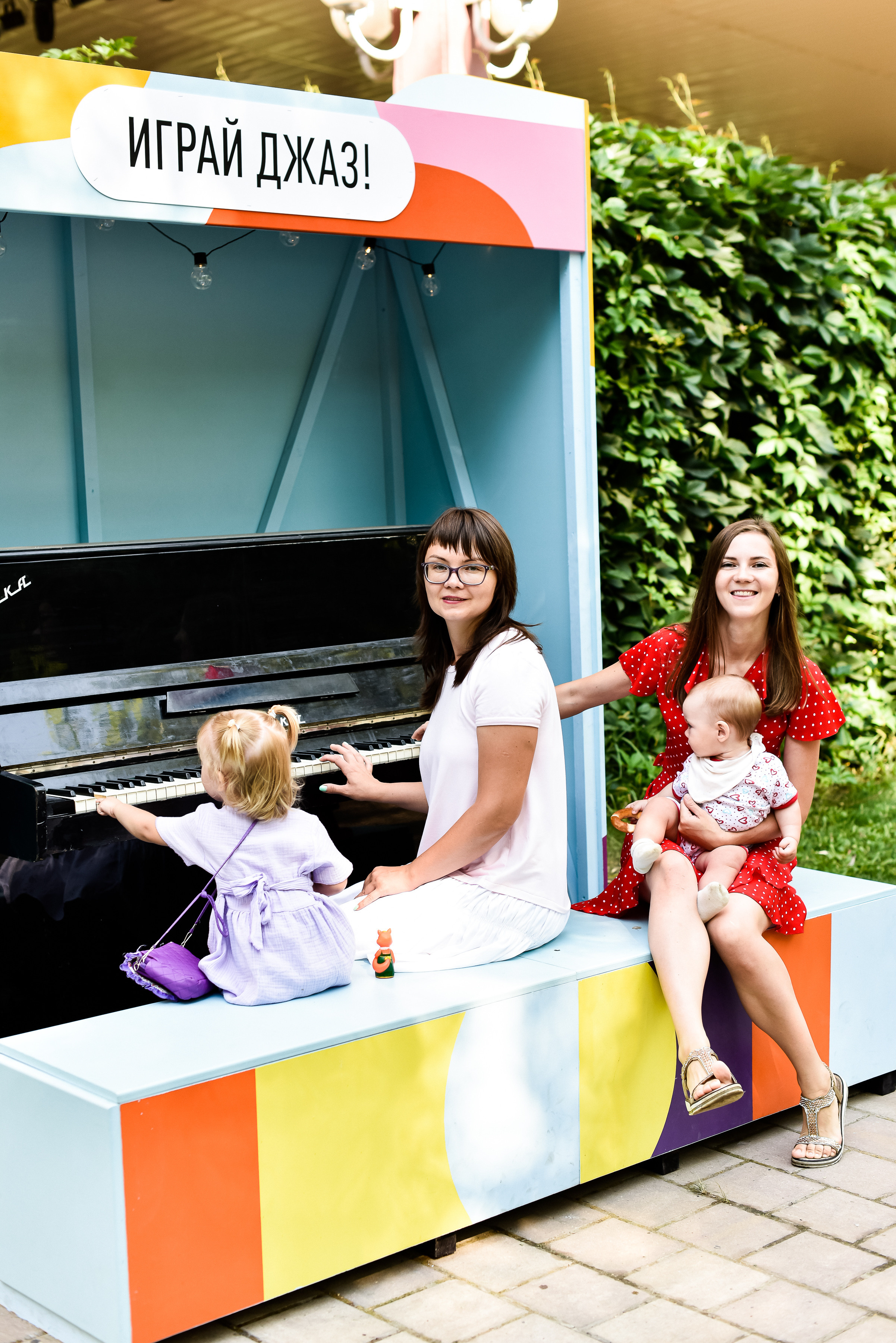 ЛЮба, Оля и маленькие проказницы))))