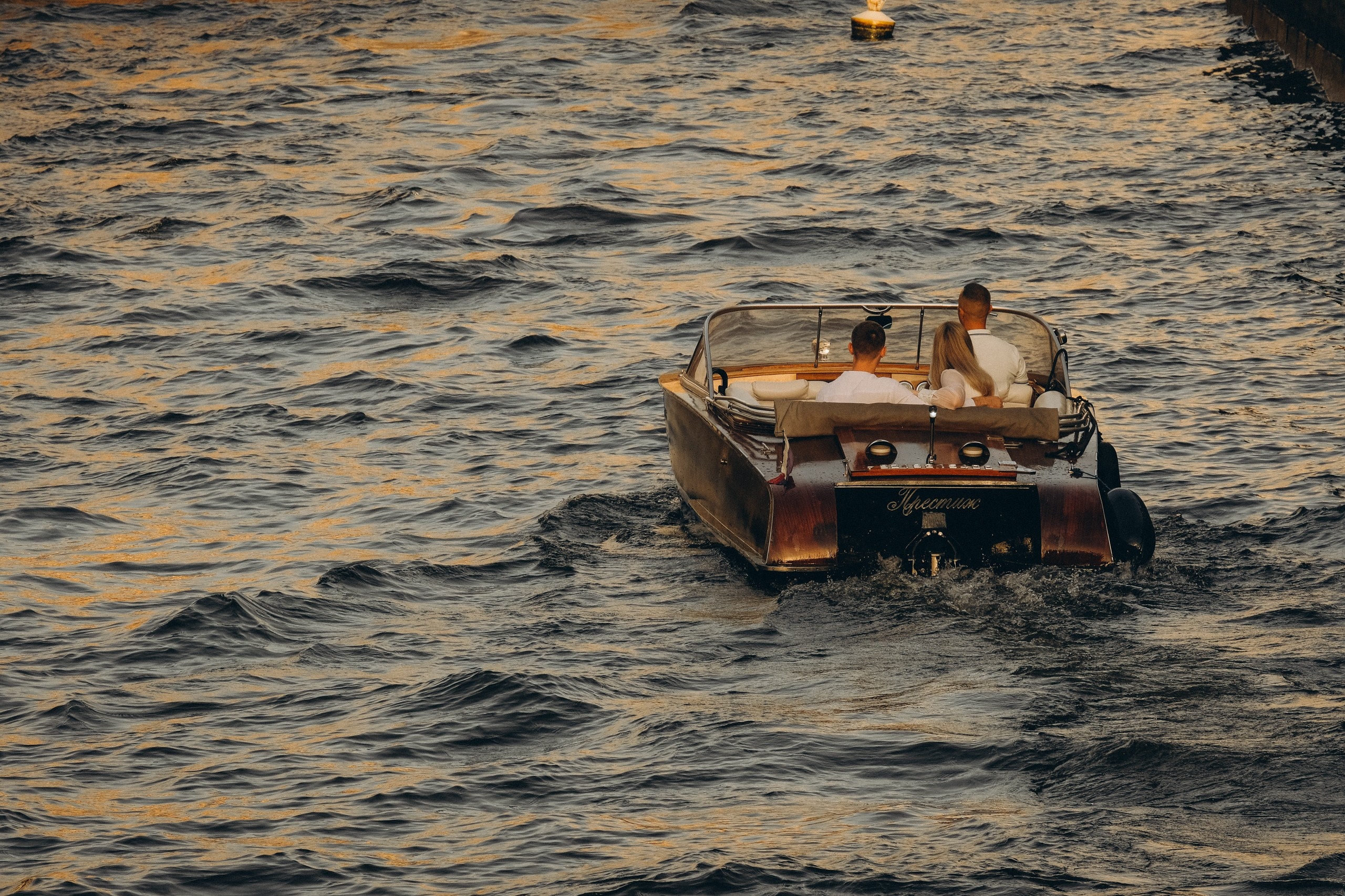СВАДЕНБНАЯ СЬЕМКА НА КАТЕРЕ ПО КАНАЛАМ САНКТ-ПЕТЕРБУРГА И В АКВАТОРИИ НЕВЫ. Профессиональный фотограф, Санкт-Петербург — Виктория Богомолова