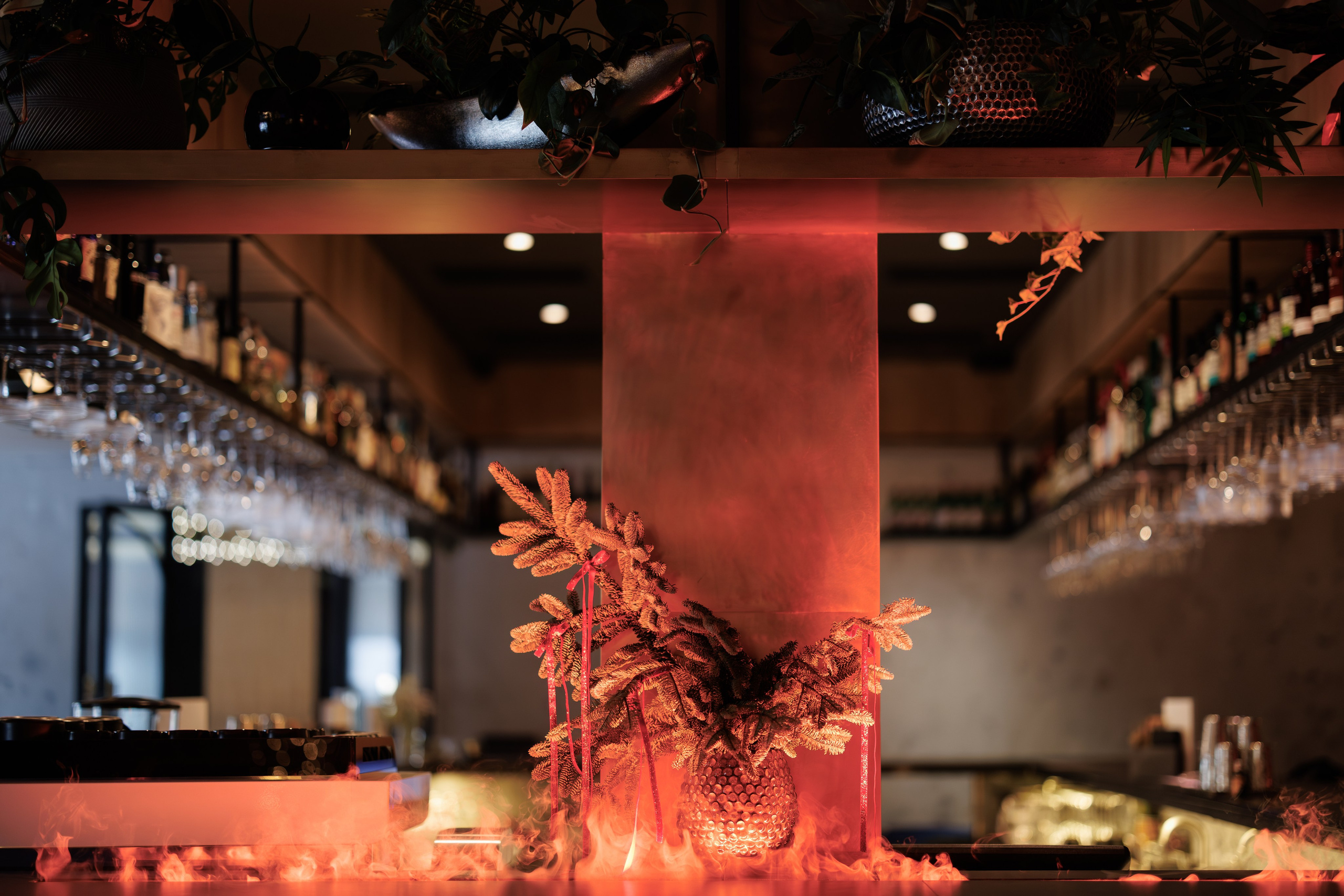Фотограф для интерьерной съемки ресторана. Контент для бизнеса в Екатеринбурге Полдень Медиа