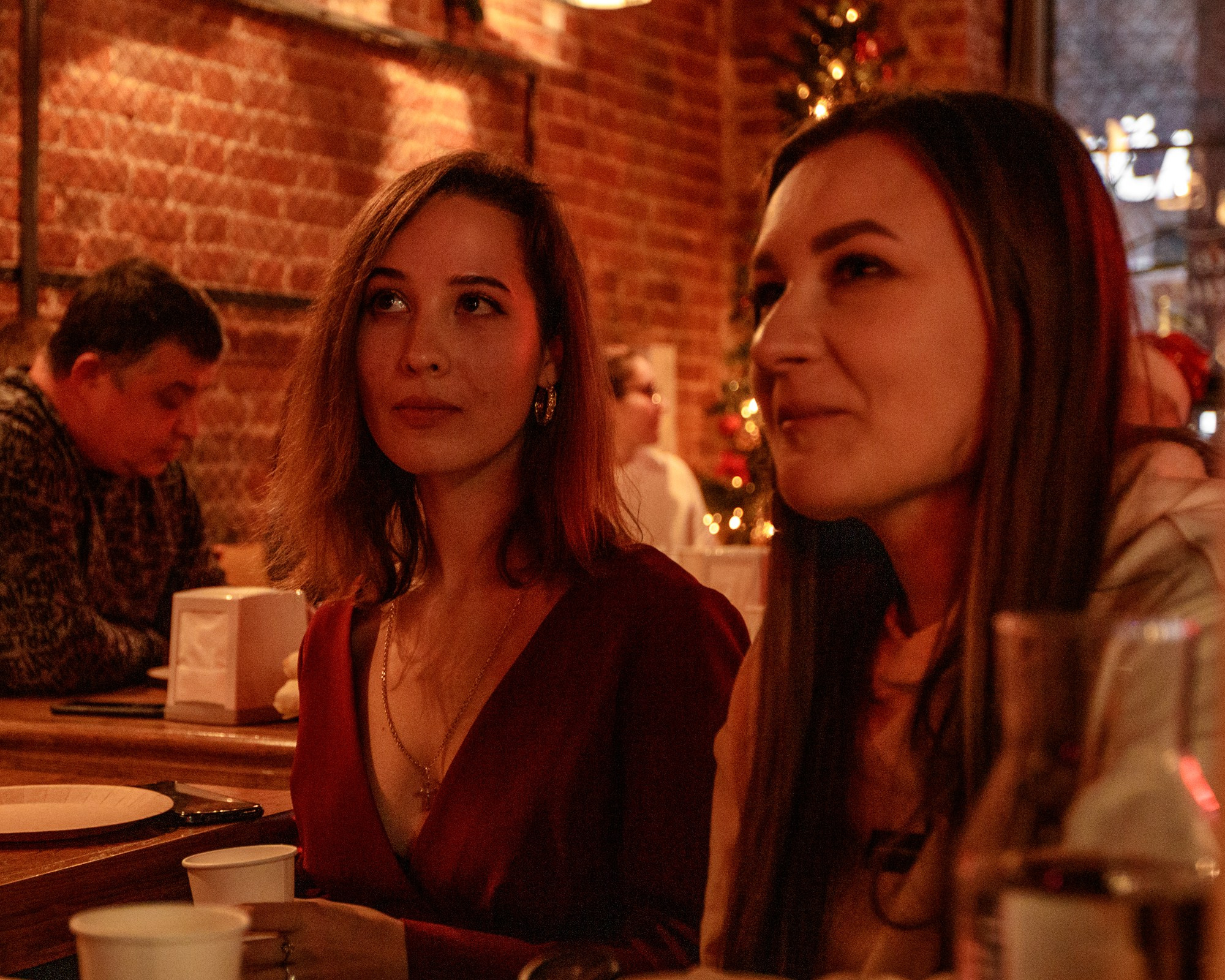 Новогодняя встреча в баре «Шаверма». Репортажный, промышленный и маркетплейс-фотограф Дмитрий Чернат