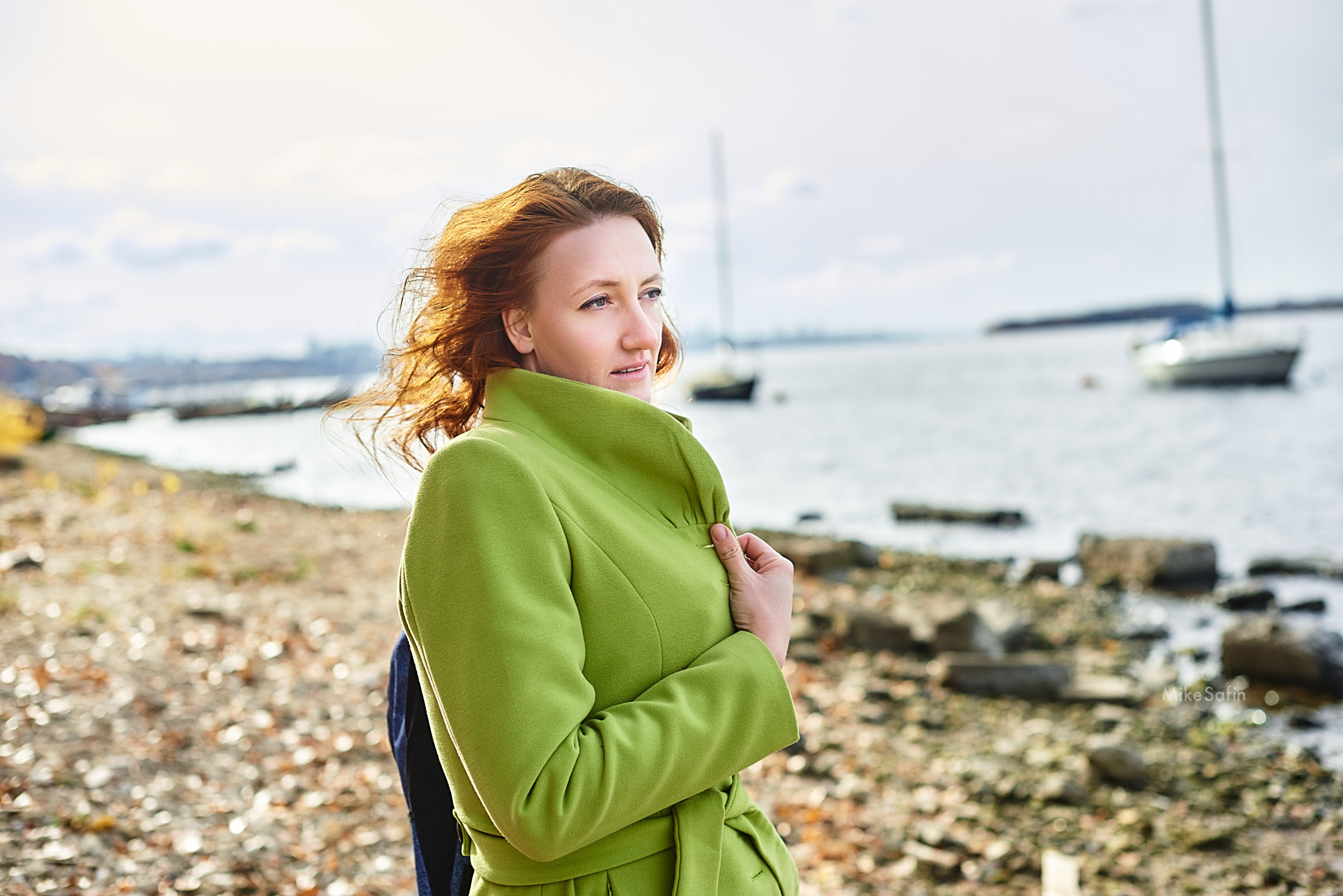 Прогулочная фотосессия осенью на берегу руки