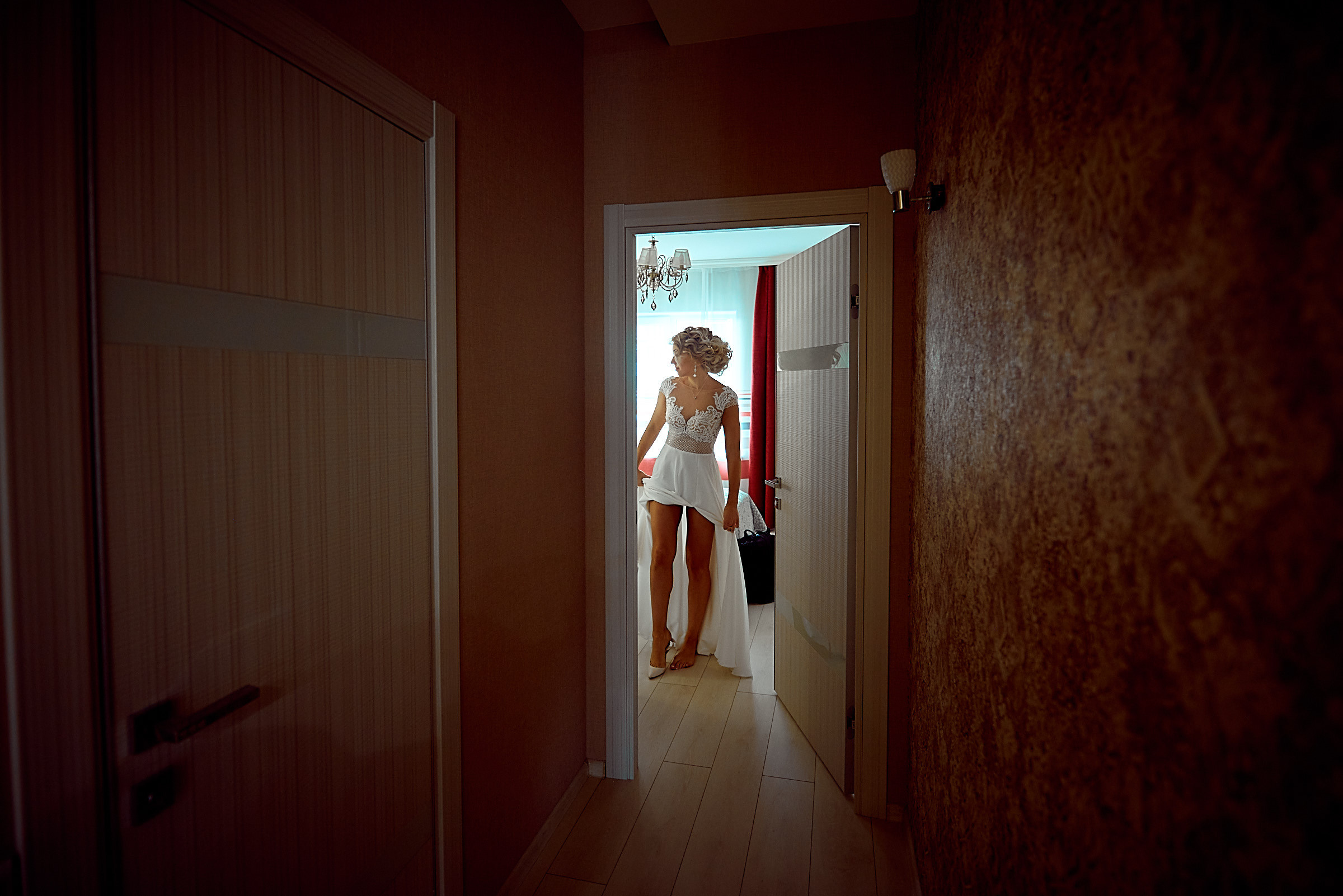 Свадебные фото у озера на природе Сургут