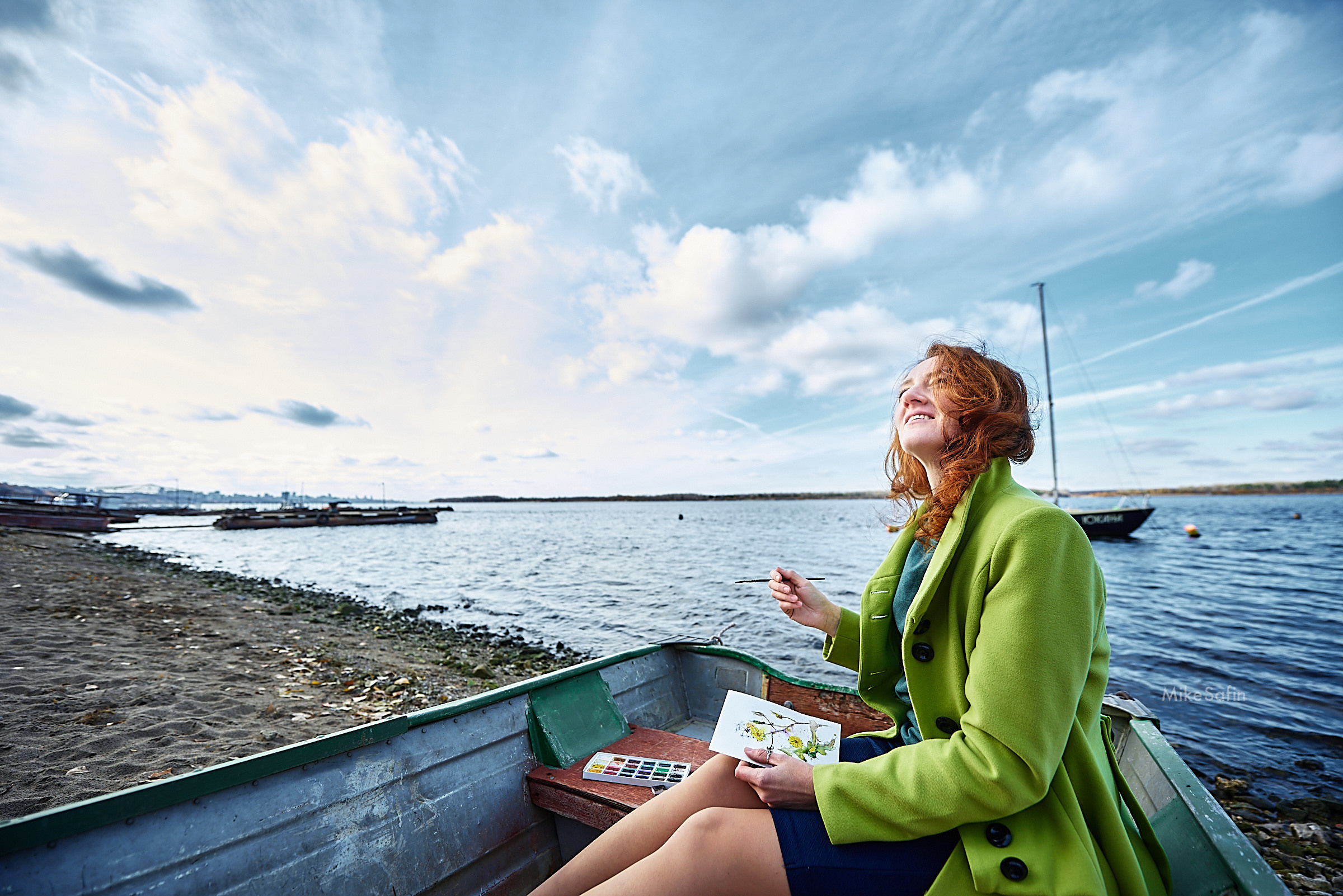 Прогулочная фотосессия осенью на берегу руки