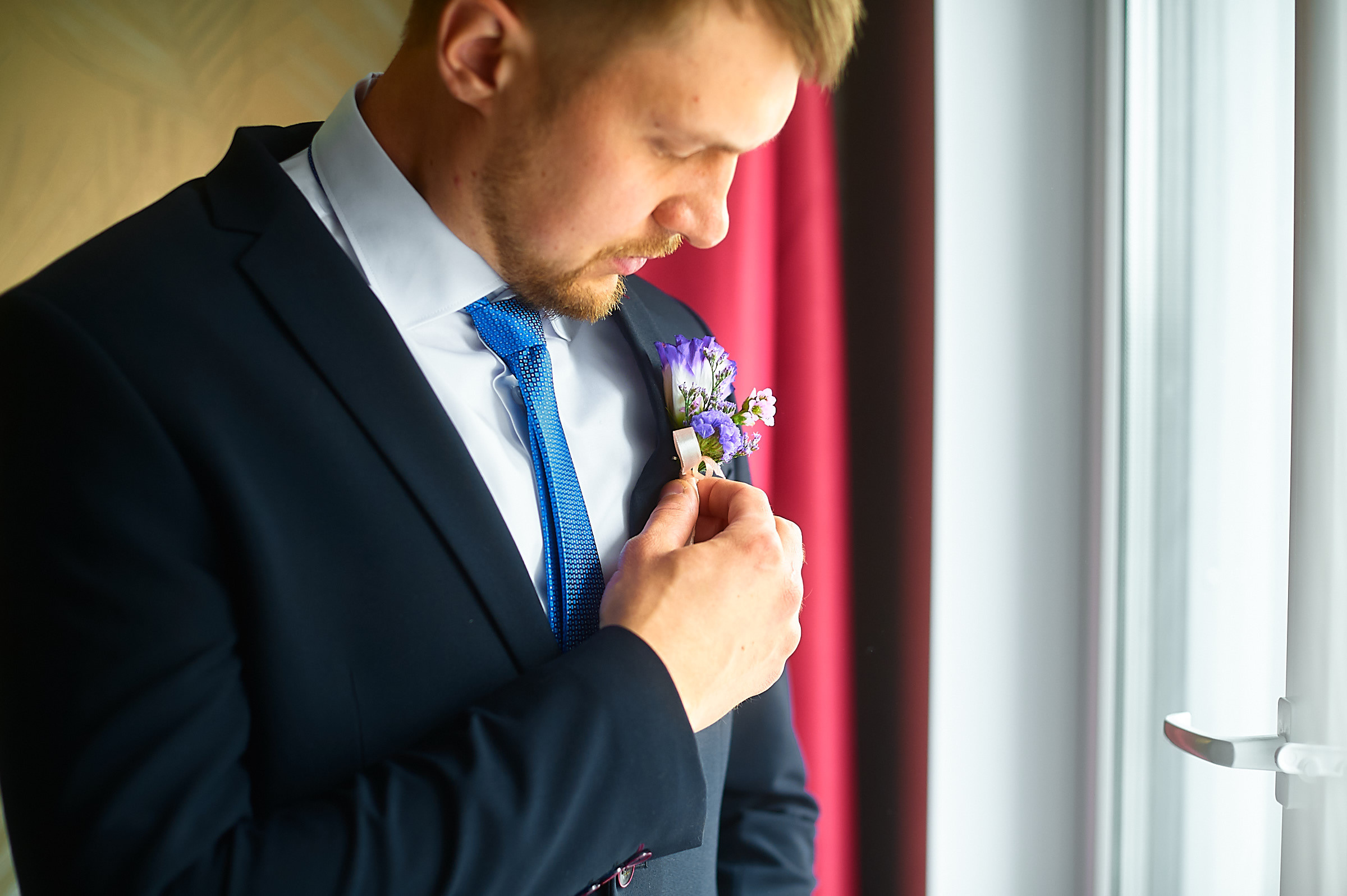 Свадебные фото у озера на природе Сургут