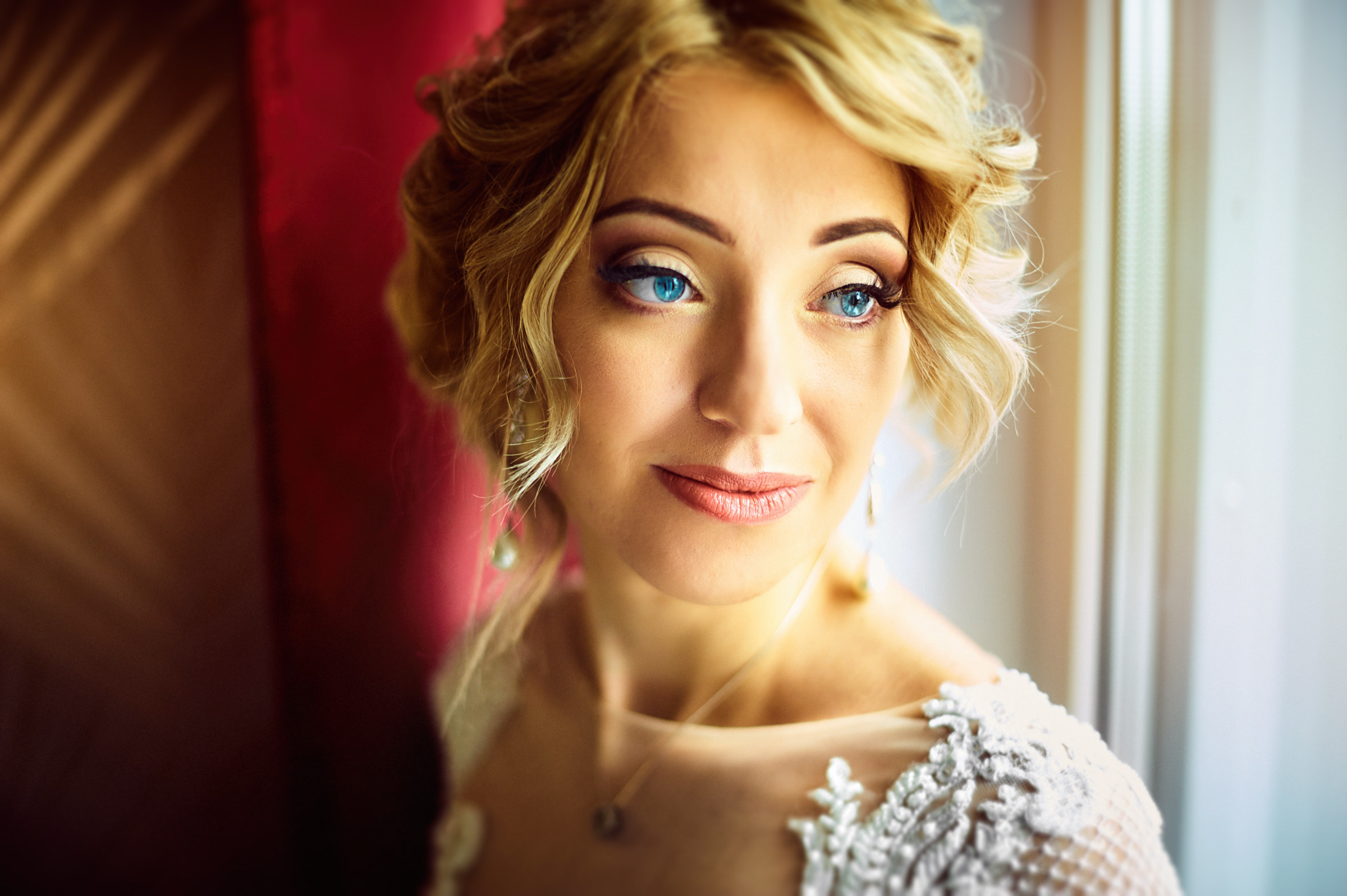 Свадебные фото у озера на природе Сургут