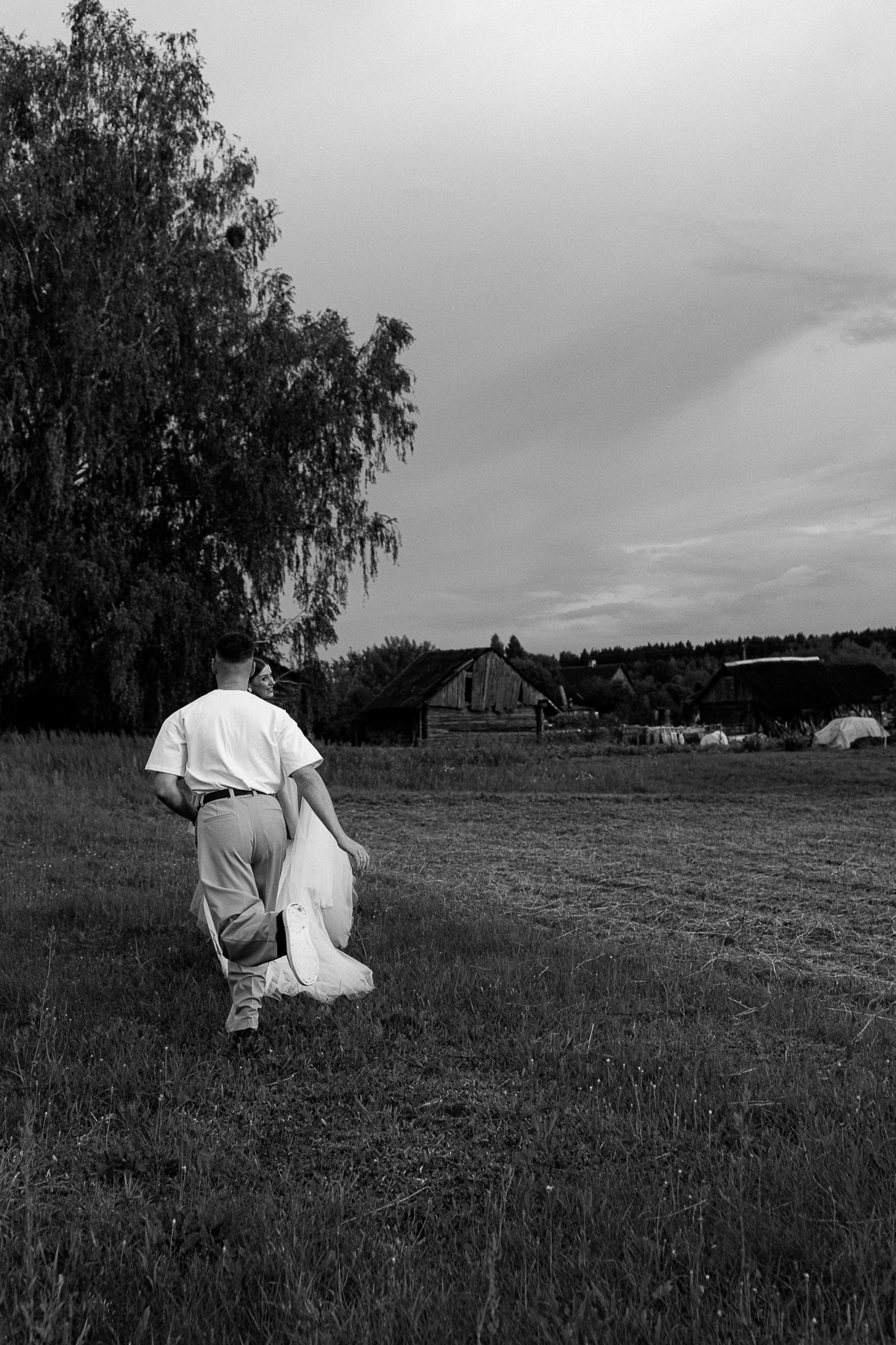Свадьбная фотосессия в деревенской атмосфере. Свадебный и семейный фотограф Виолетта Сидельникова. Краснодар, Россия, Беларусь, Европа