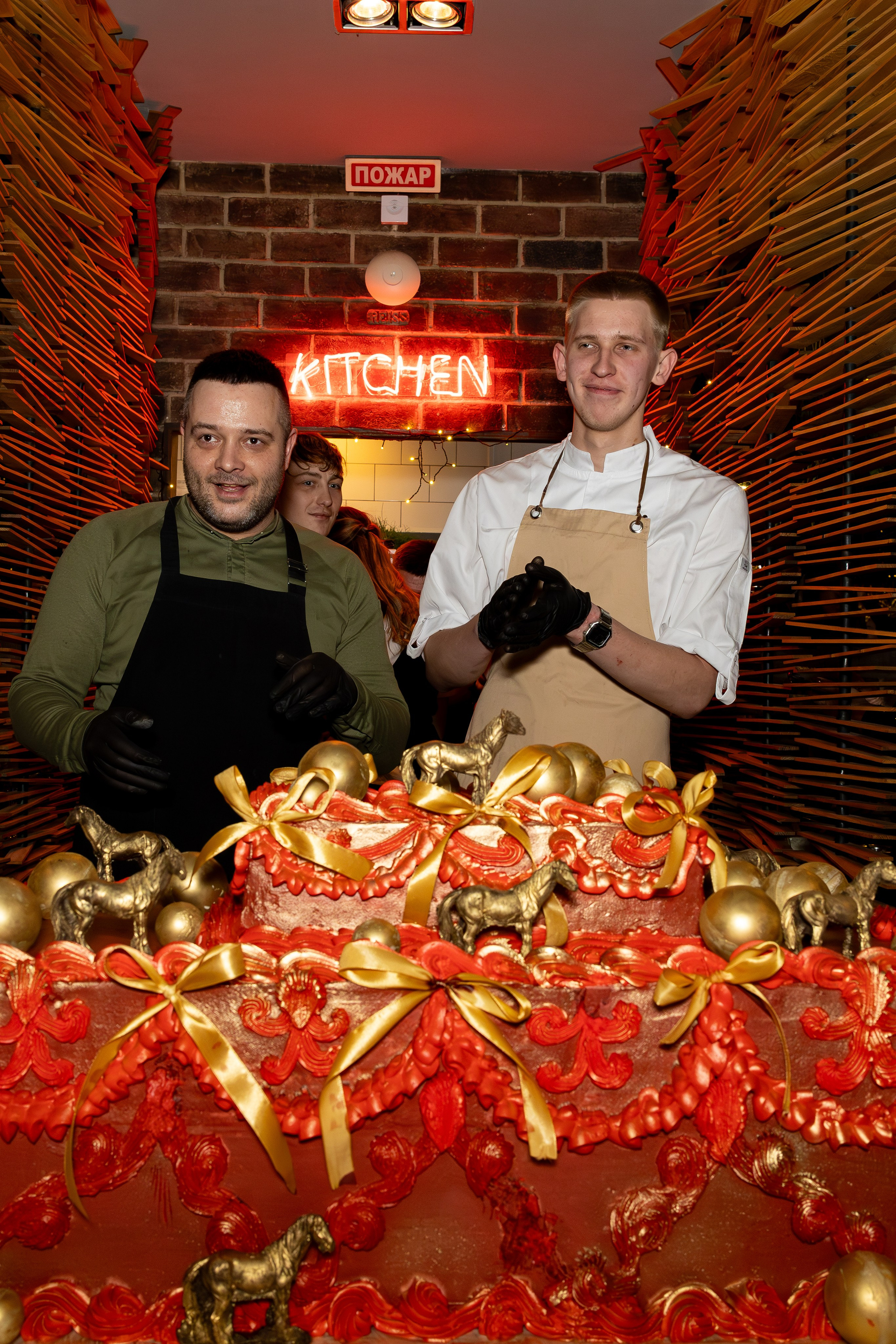 Новогодняя ночь 2026 в панорамном ресторане «Чайка». Дженбаз Павел — фотограф в Ялте