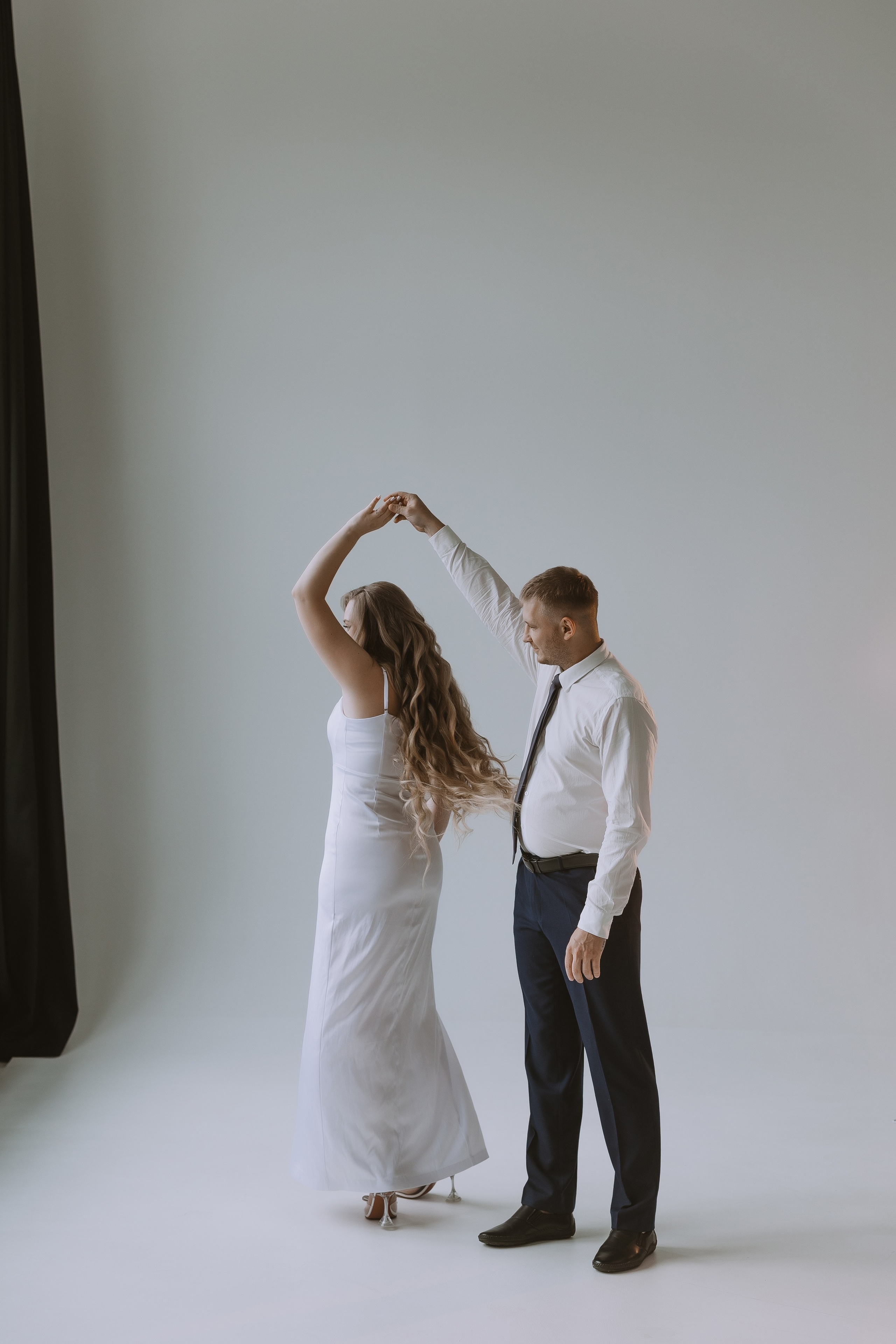 Wedding photoshoot in the studio. Your photographer in Busan (South Korea) Aleksandra Anufriy