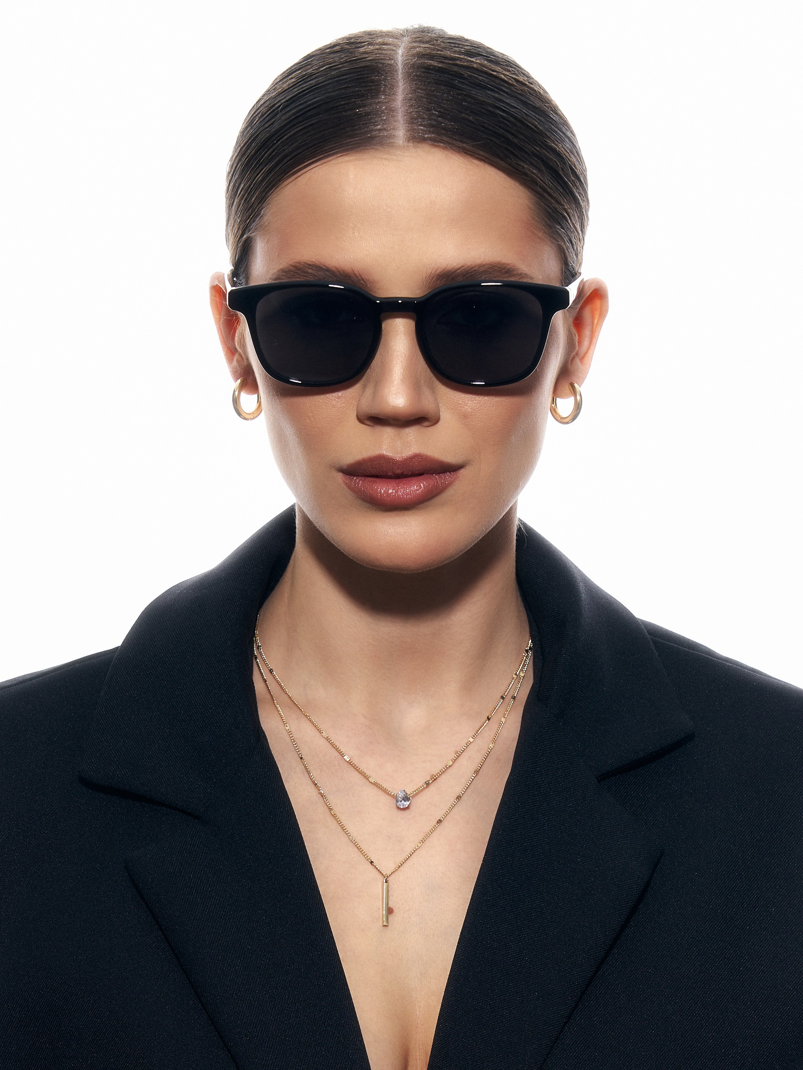 AMOV. Кирилл Гольцберг | фотограф для брендов одежды и бизнеса