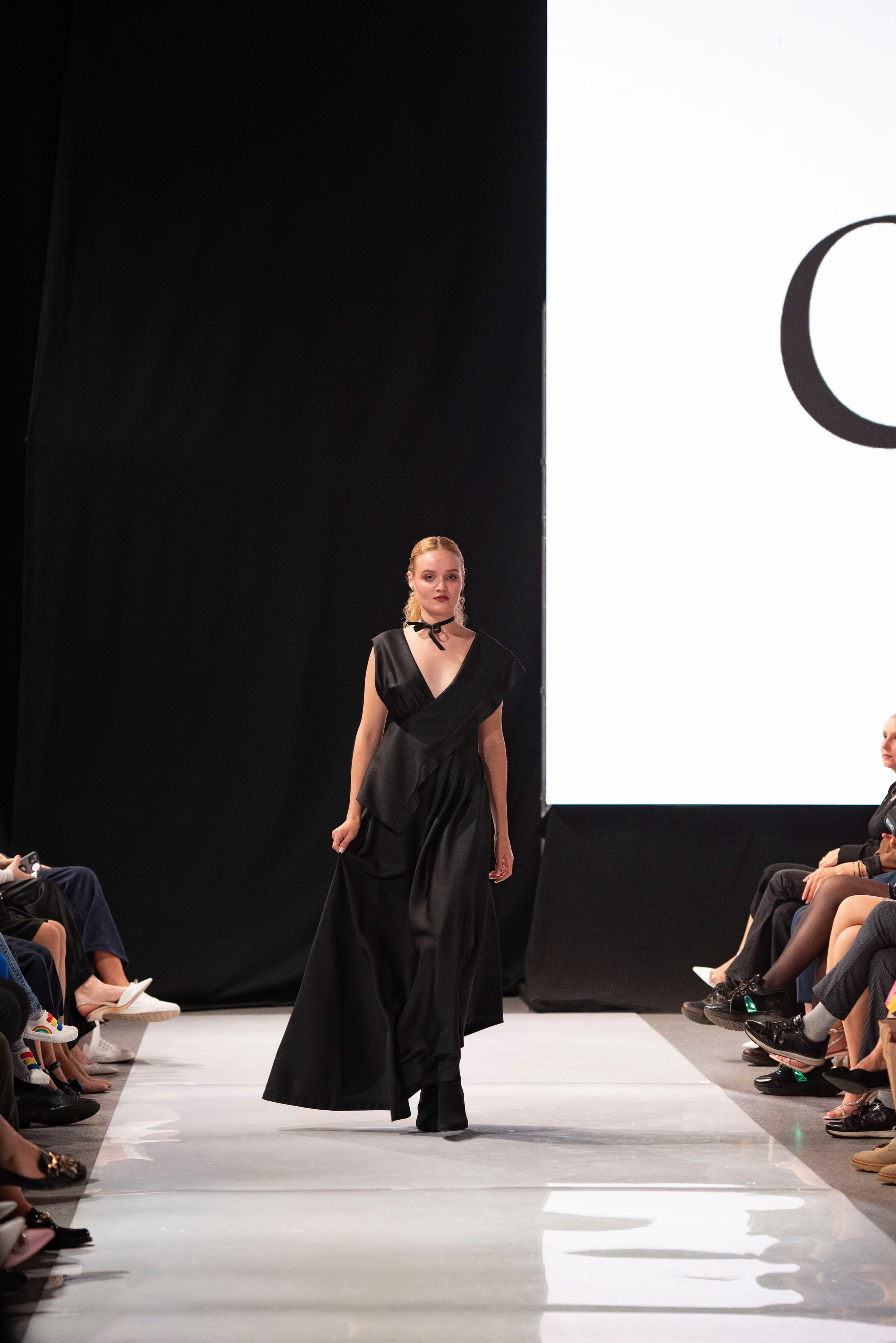 Фотограф на модельный показ. Свадебный, семейный, фэшн фотограф, школьный фотограф в Сочи