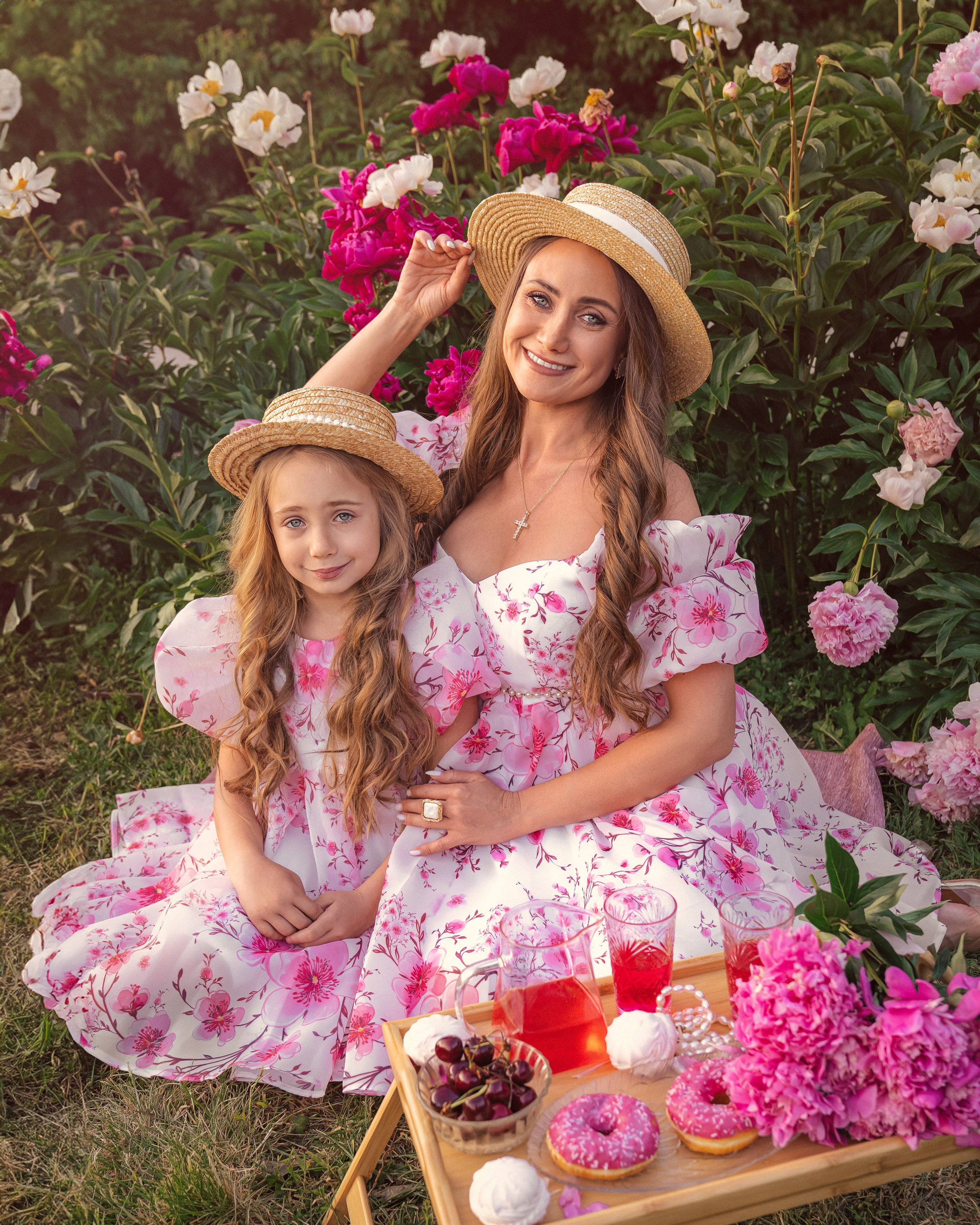 Нежная фотосессия мамы и доченьки в пионовом саду. Трубинова Екатерина | Семейный фотограф | Москва