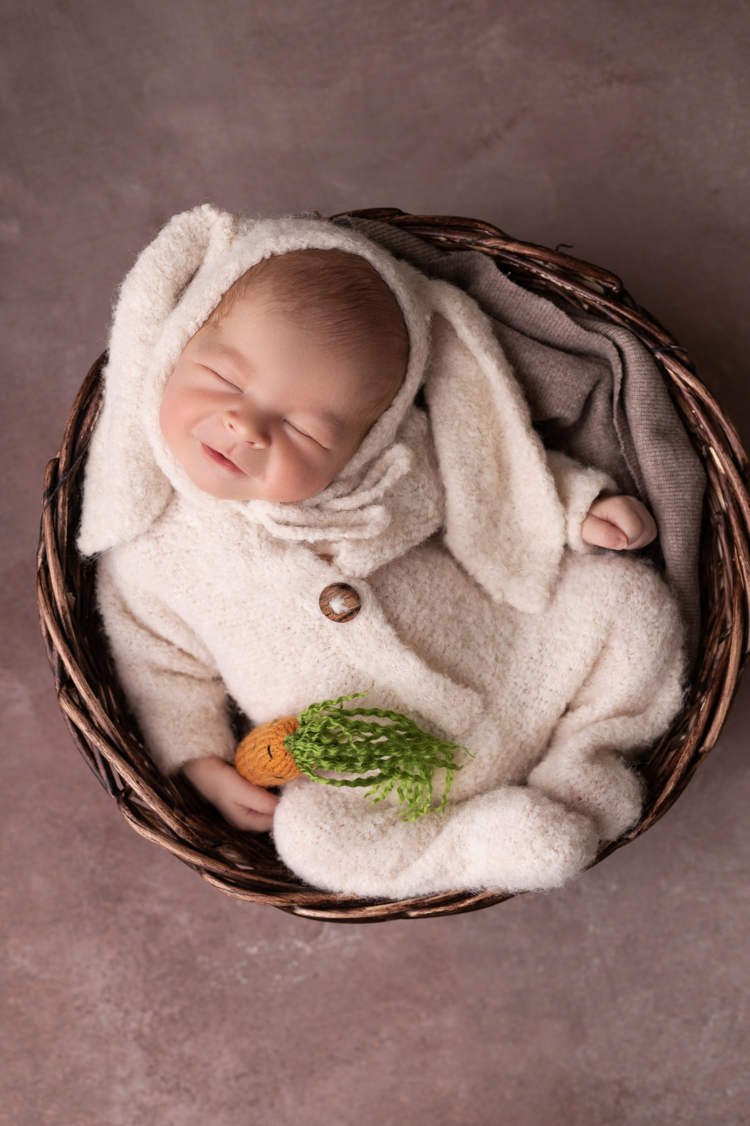 Классическая фотосессия малыша. Фотограф новорожденных малышей в Омске и Омской области Эльвира Камаева