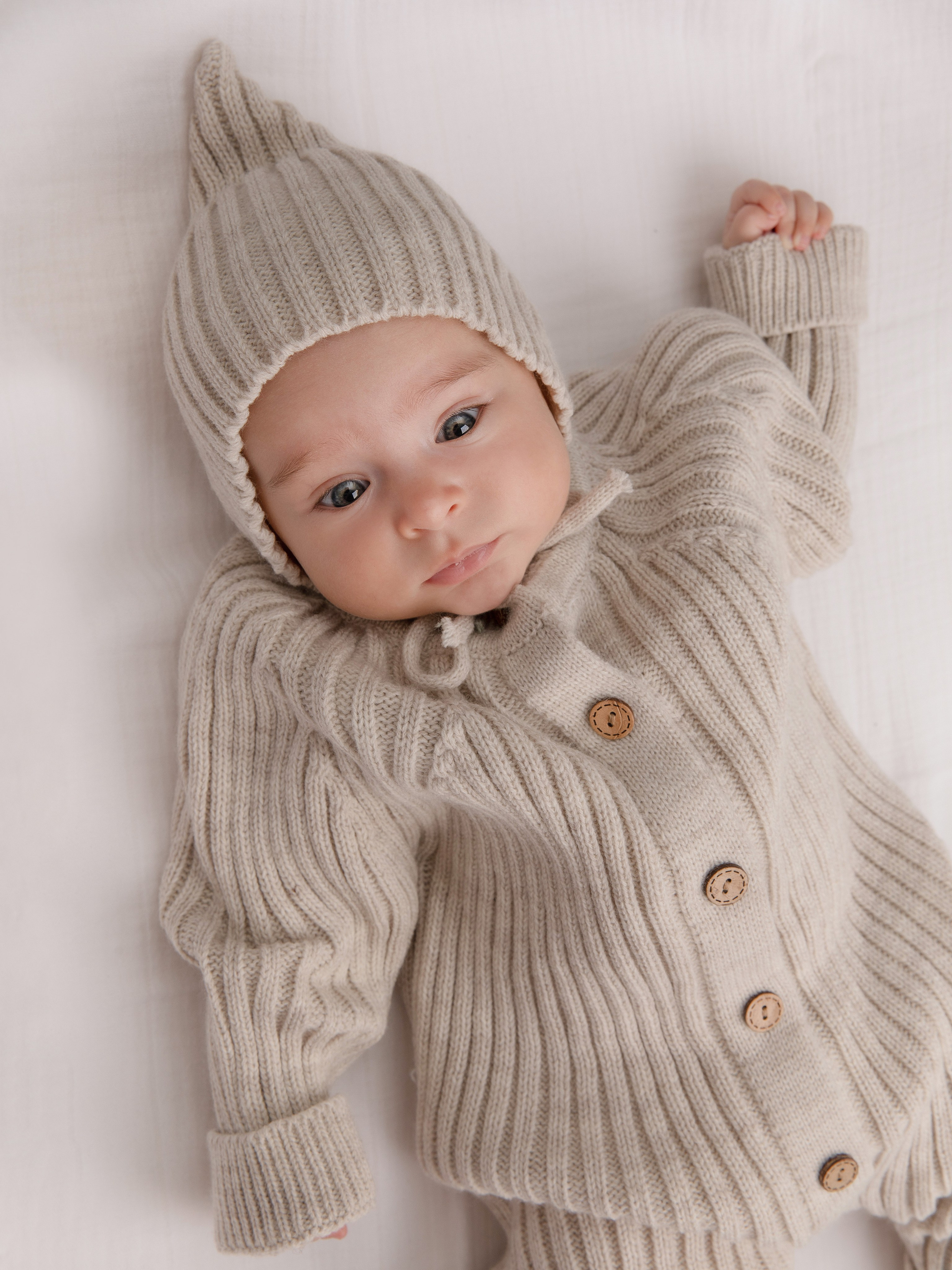 Детские вязаные комбинезоны. Фотостудия предметной и модельной съёмки для маркетплейсов