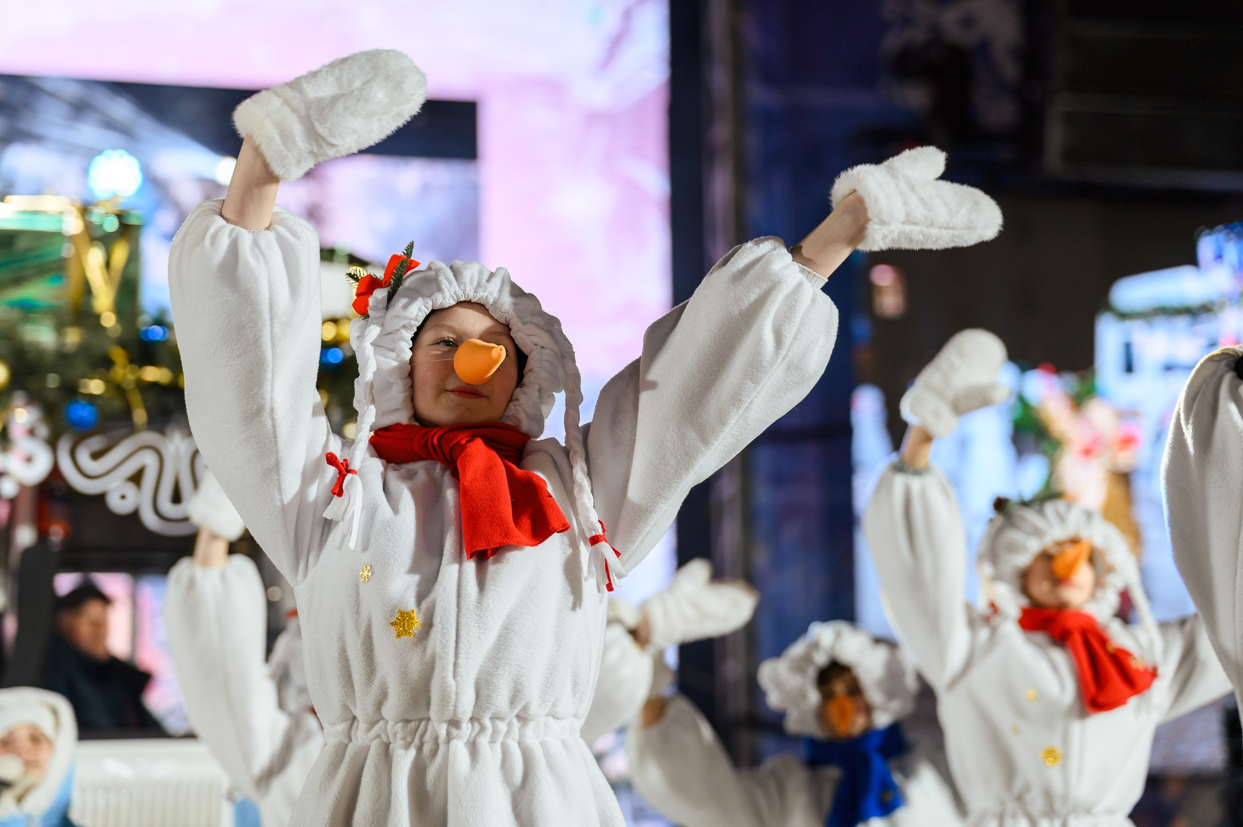 Новогодние волонтеры | Открытие Новогодней столицы Кирова 2025. Репортажный фотограф в Кирове Александр Лутошкин