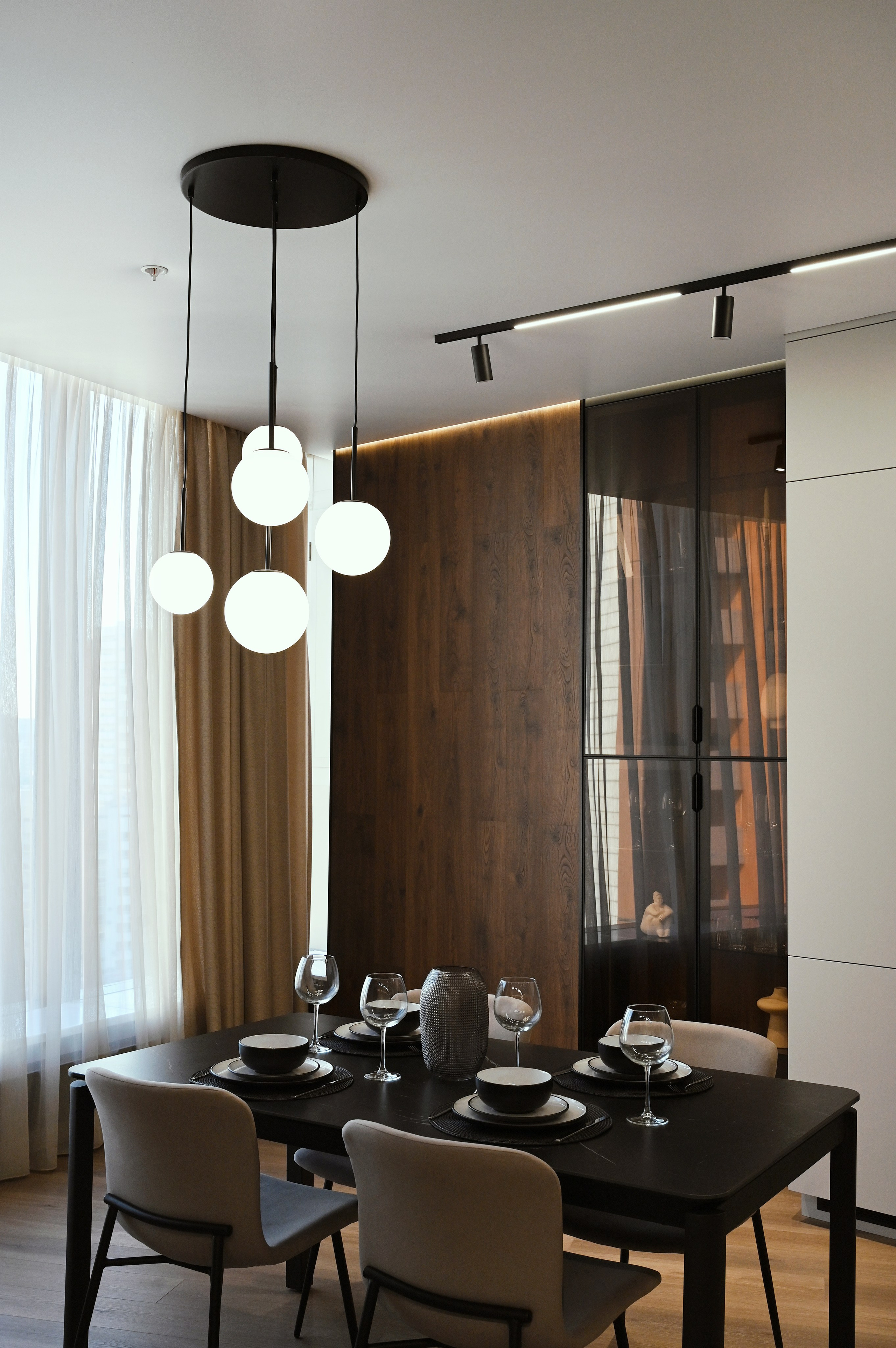 Башня Исеть дизайнер Вероника Миллер. Мебель на заказ