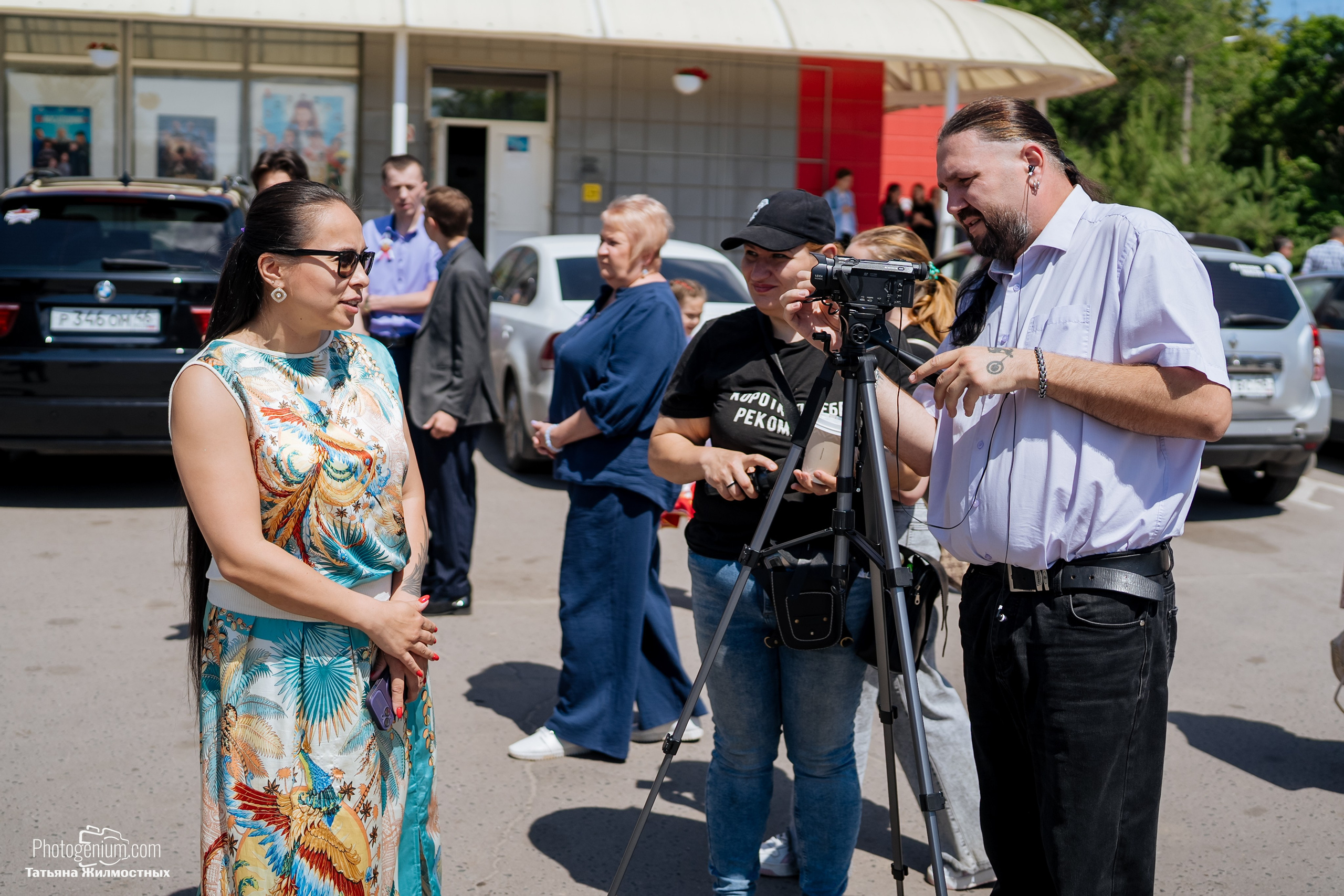 8 июня «Патриоты из Курска» сбор гуманитарной помощи у кинотеатра «Родина». Фотограф Нижний Новгород Татьяна Кейод