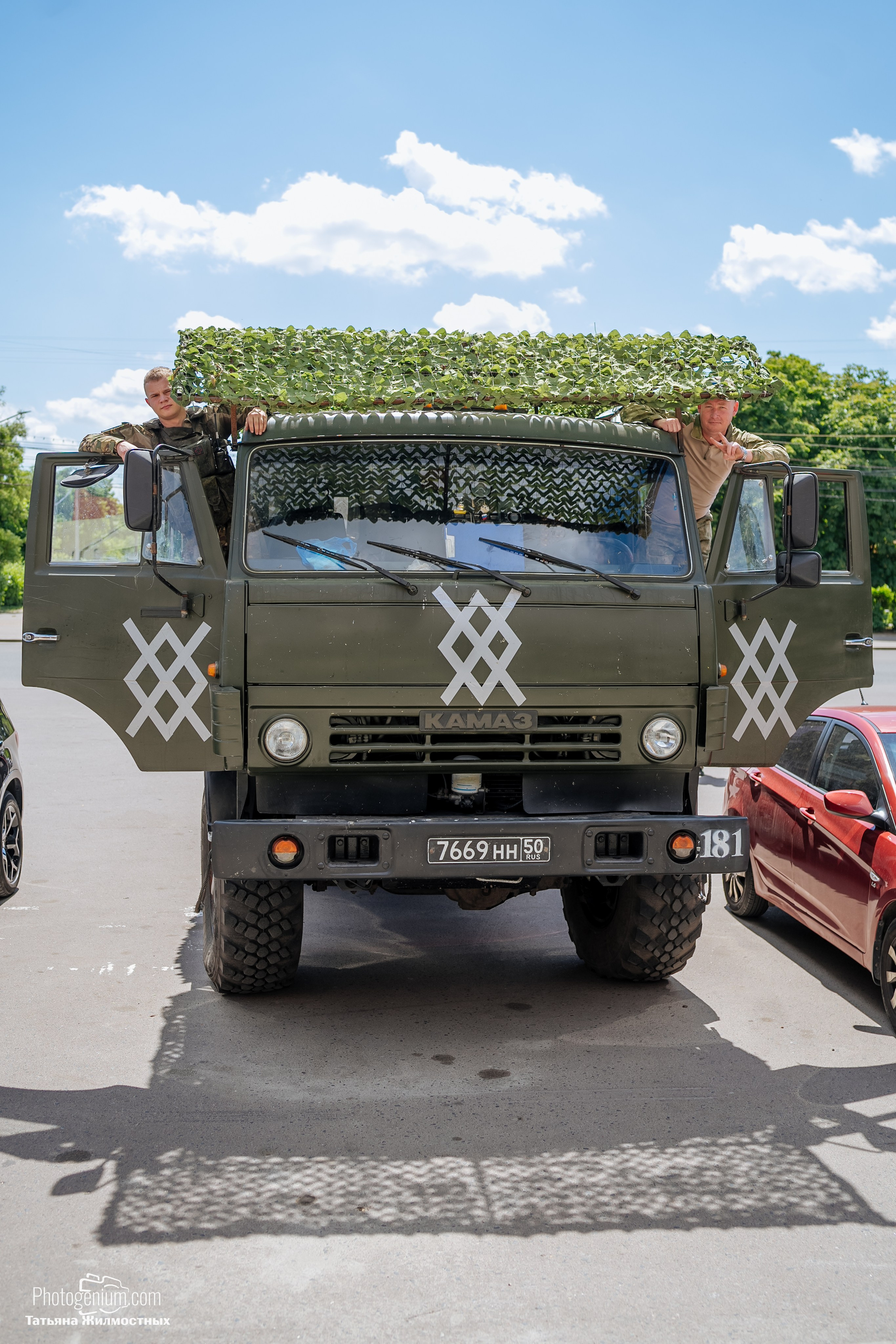 8 июня «Патриоты из Курска» сбор гуманитарной помощи у кинотеатра «Родина». Фотограф Нижний Новгород Татьяна Кейод