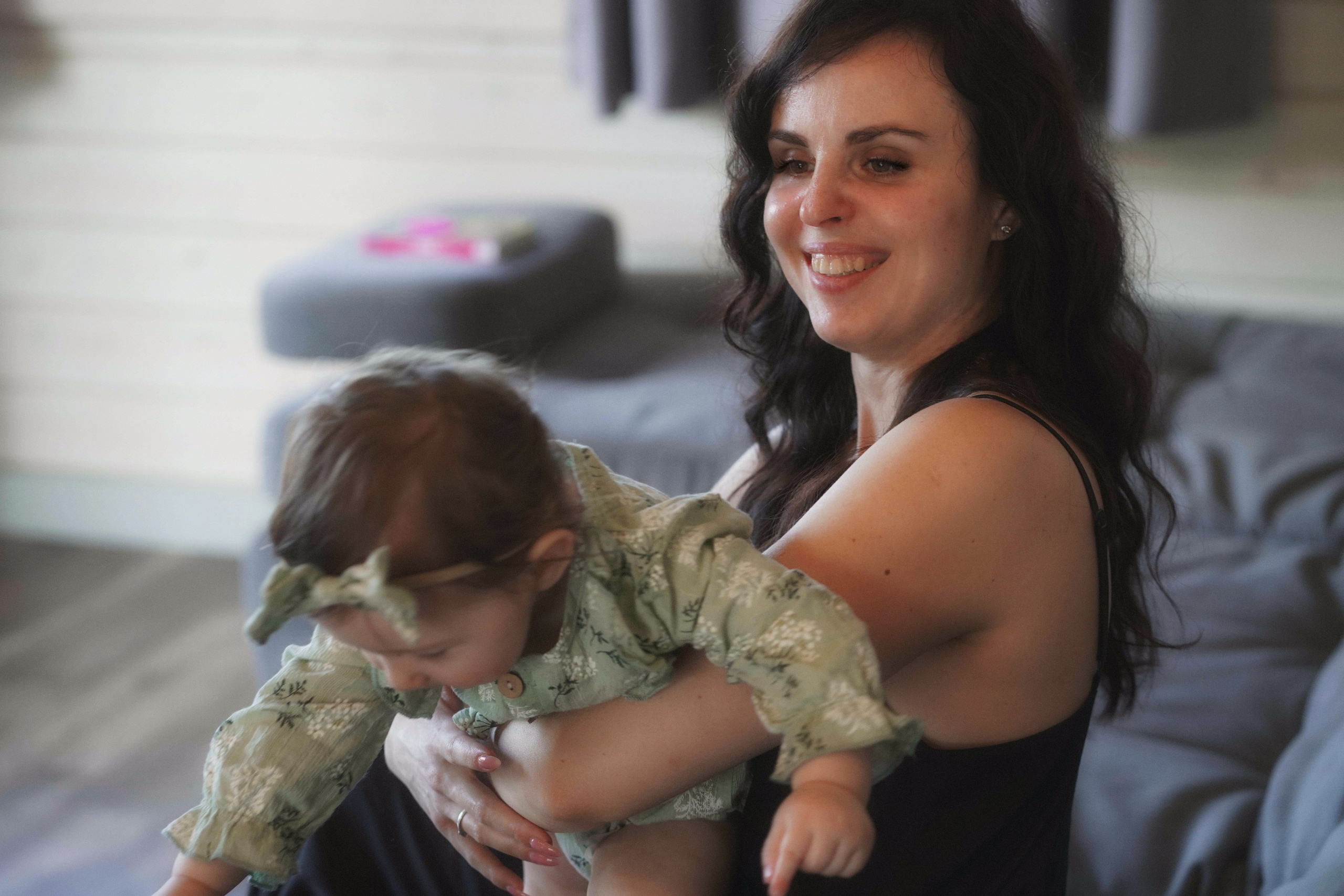 Семейная съемка дома. Выездной фотограф-видеограф в Республике Алтай Солоны Куюкова