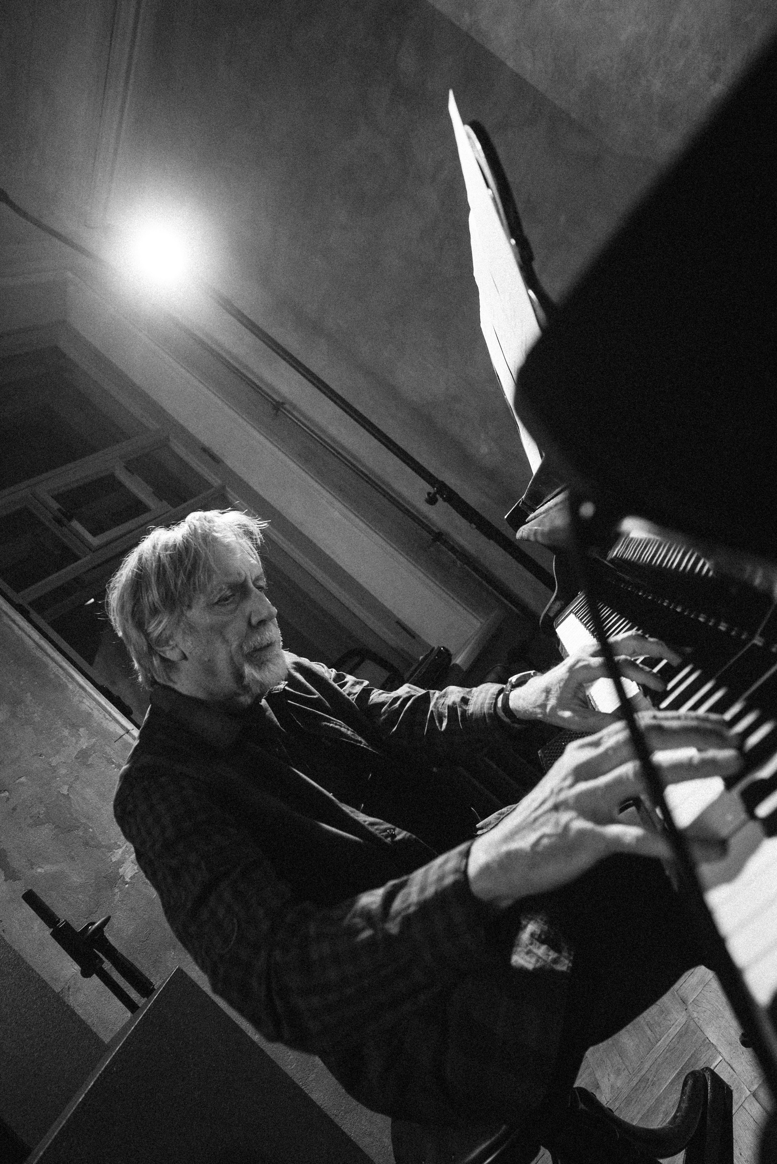 2026. Стрит-фотография, полная абсурда, идиотизма и красоты