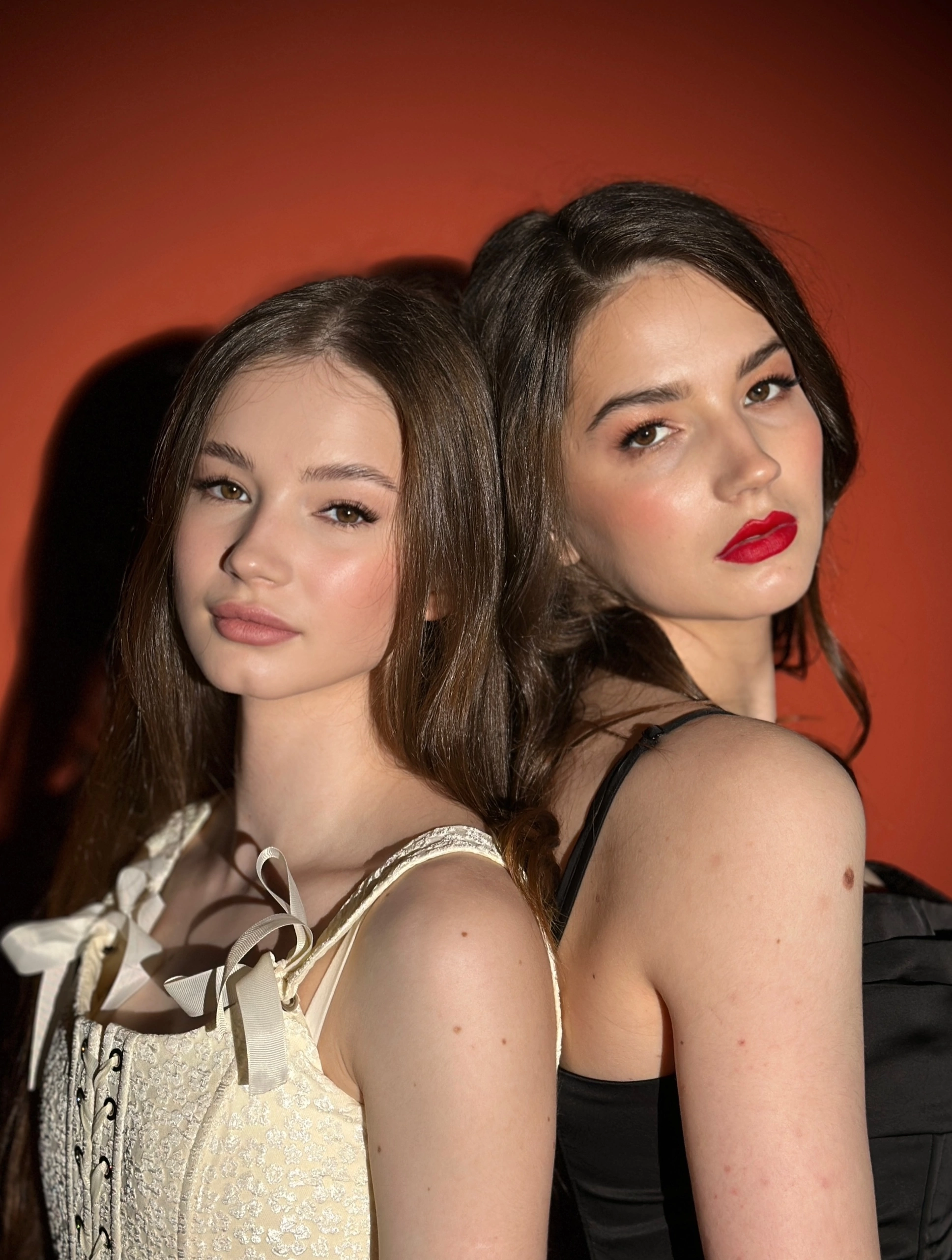 Серия «Сестры». Мобильный фотограф Дмитрий Шпуров | KIREVAS