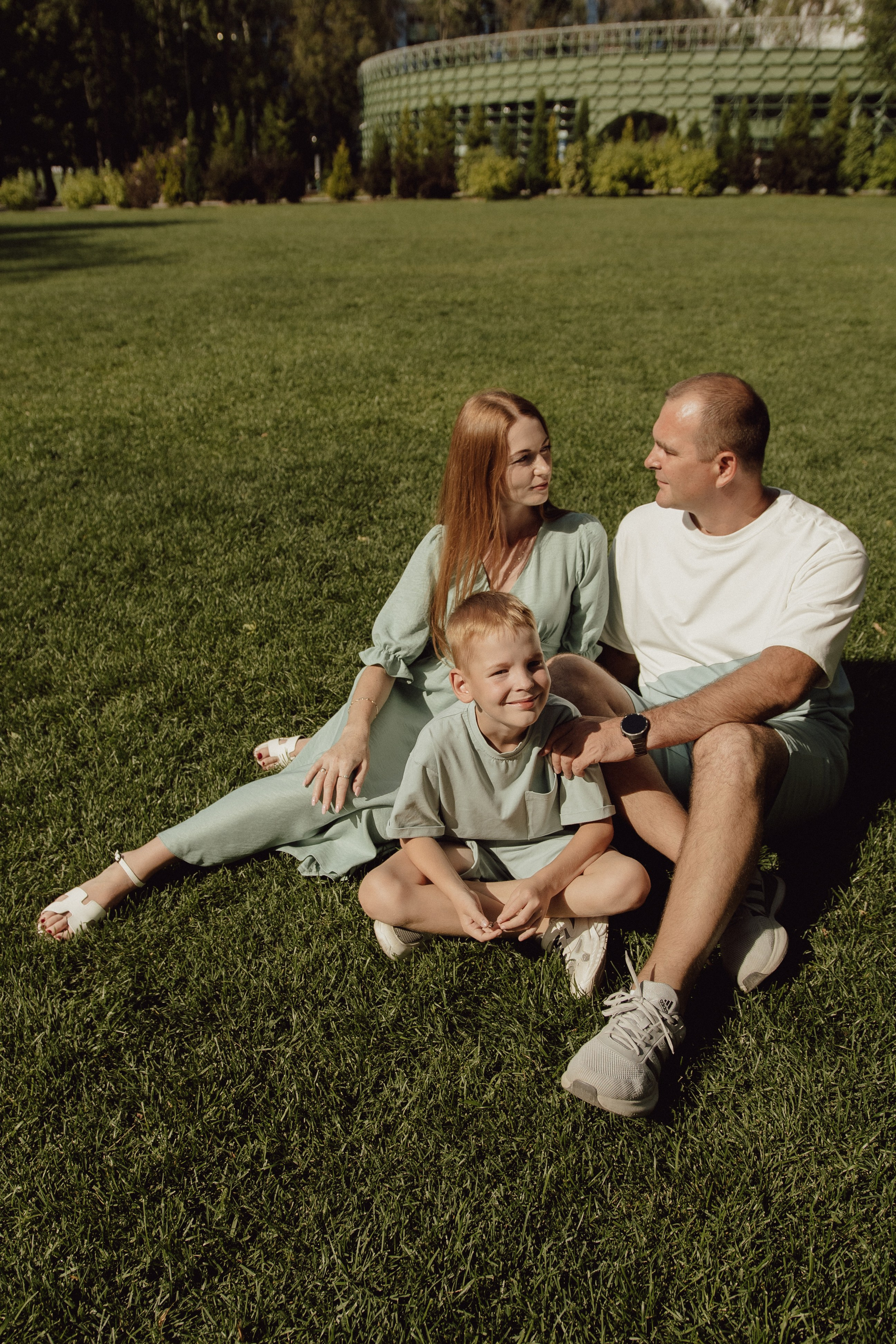 Семья Мельниковых в парке. Фотограф в Кирове и Кирово-Чепецке Валерия Шиляева