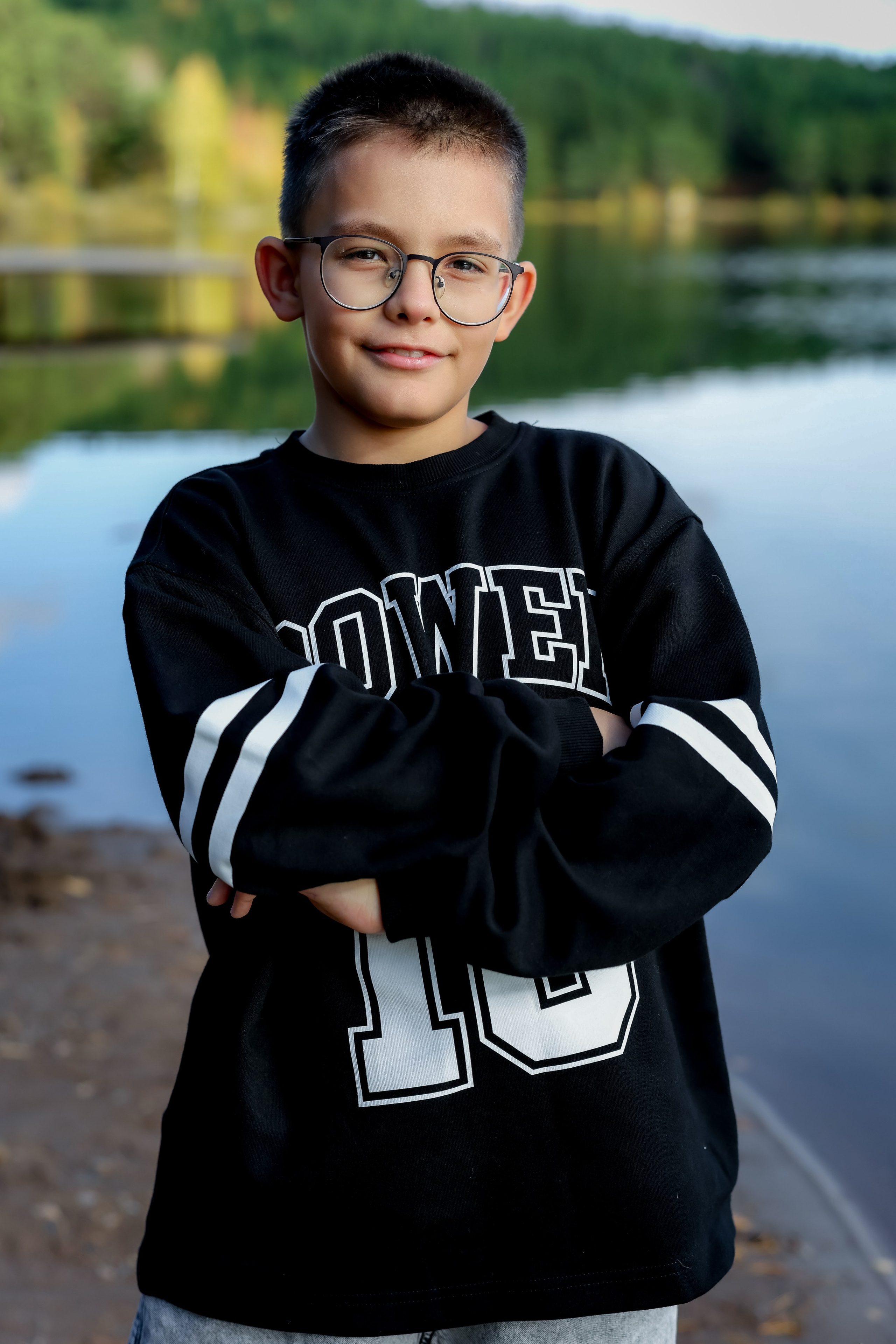 Семейная осенняя прогулочная фотосессия 2025