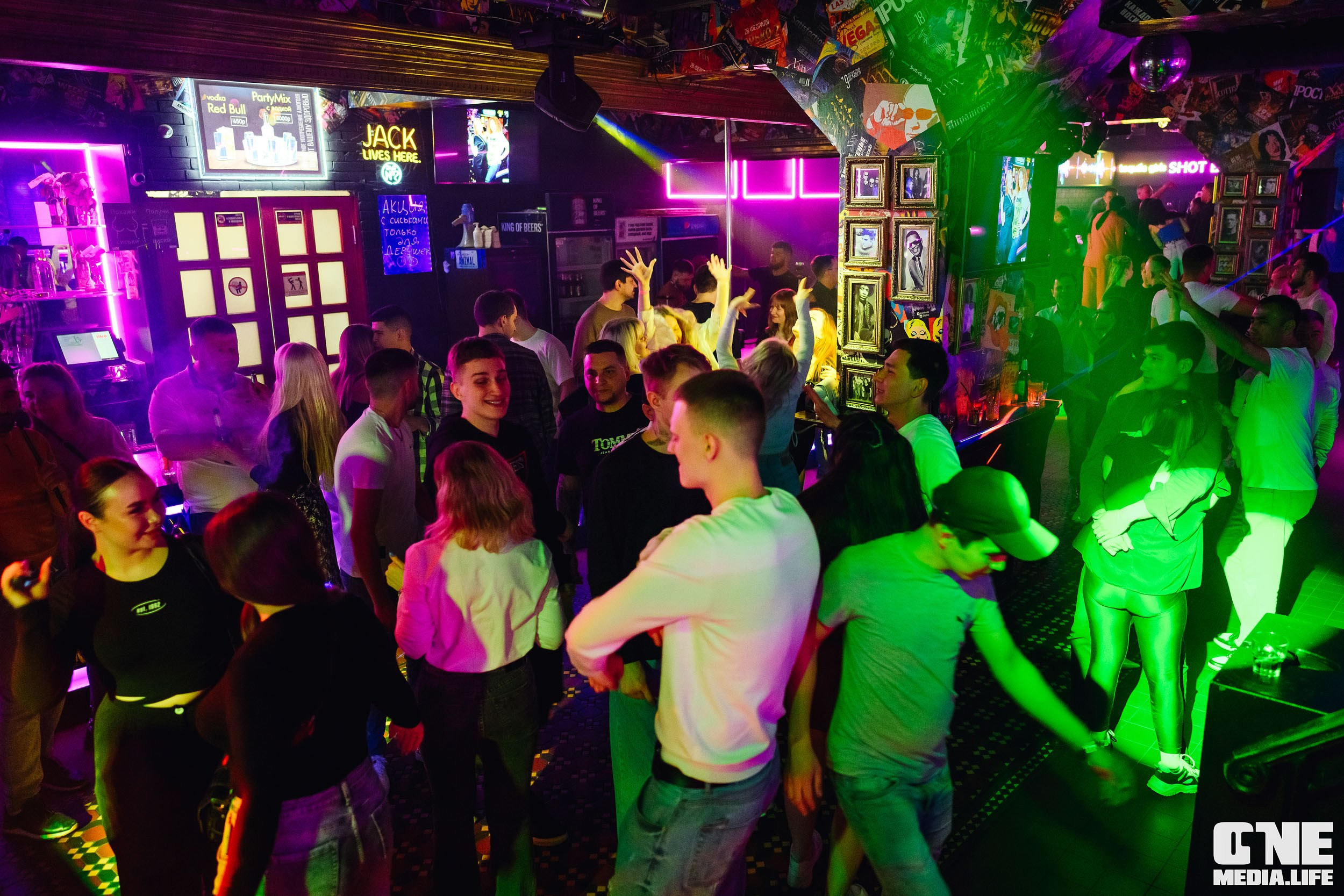 Фоторепортаж с субботней вечеринки в XxxX. One Media Life: фоторепортажи, фотоотчеты с мероприятий и заведений