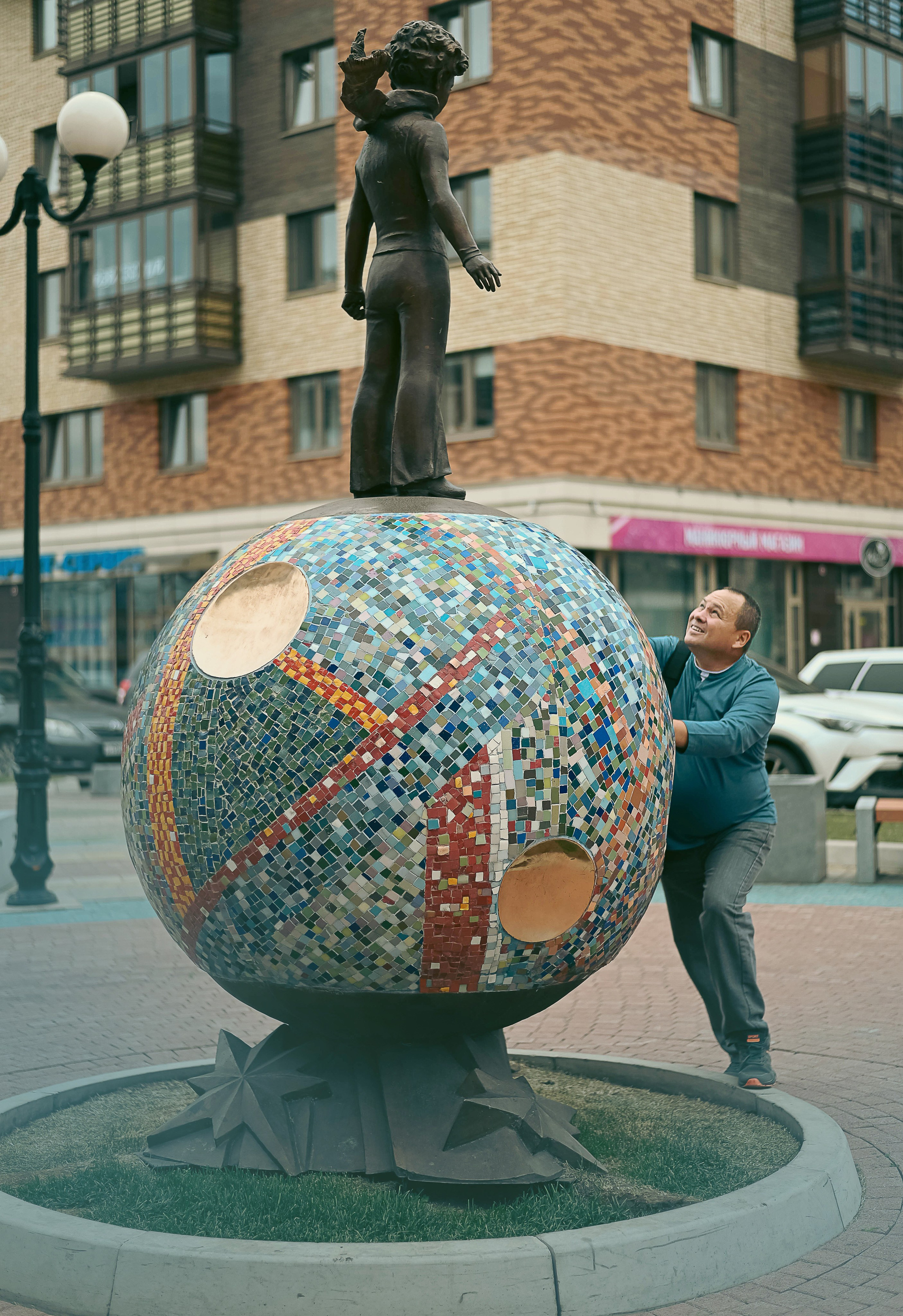 Вячеслав бульвар Экзюпери. Фотографы крещения/венчания  Красноярск Татьяна и Вячеслав Переваловы