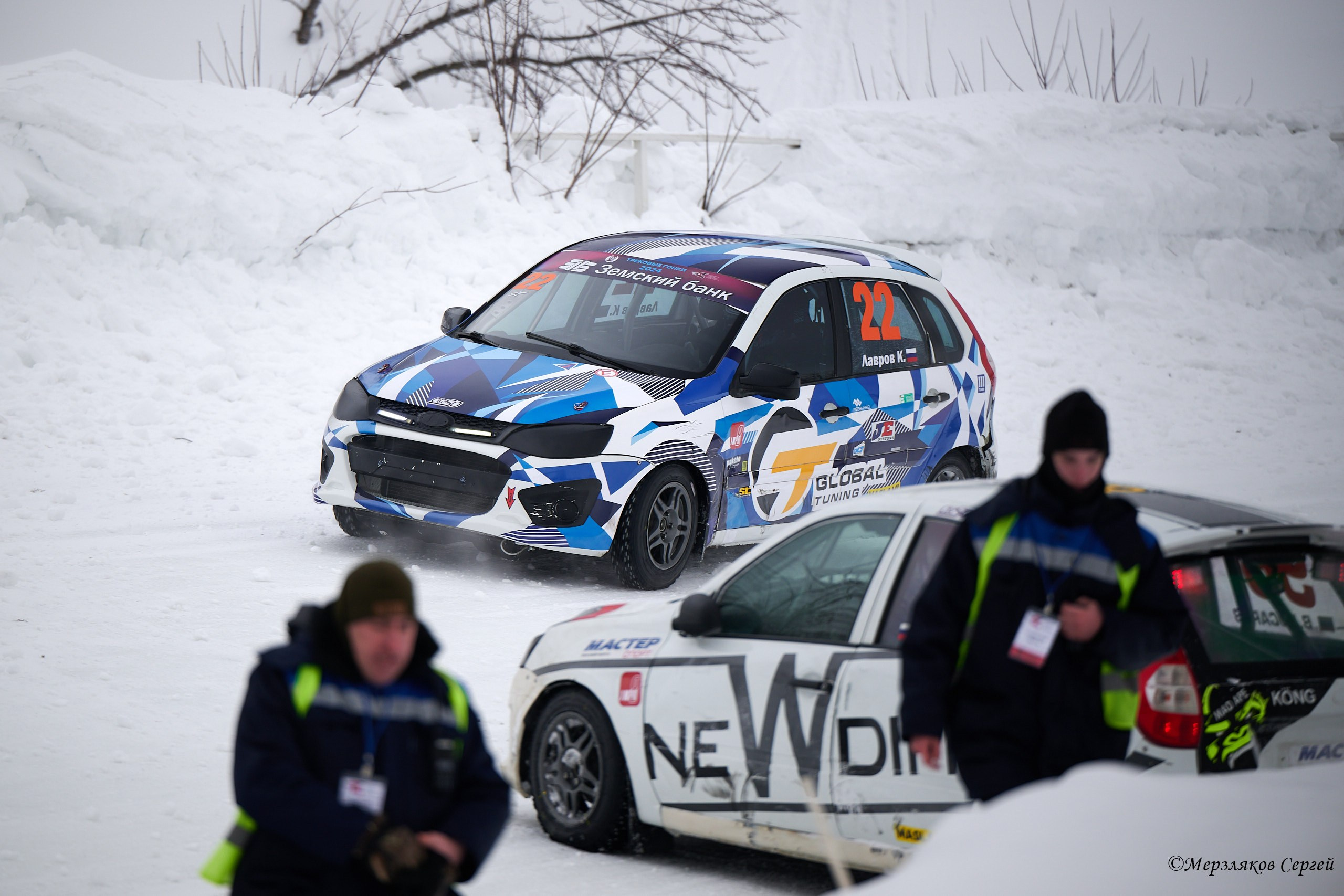 Трековые автогонки на льду Чемпионат России. Спортивный репортажный фотограф в Ижевске Сергей Мерзляков