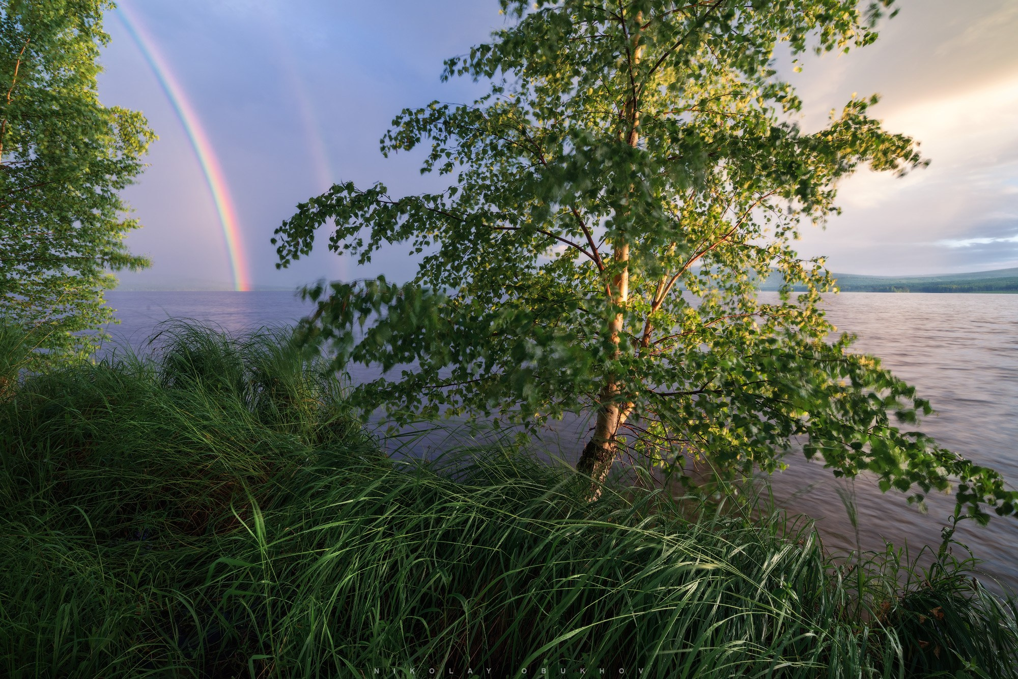 Летняя радуга после дождя над Черноисточинским прудом.