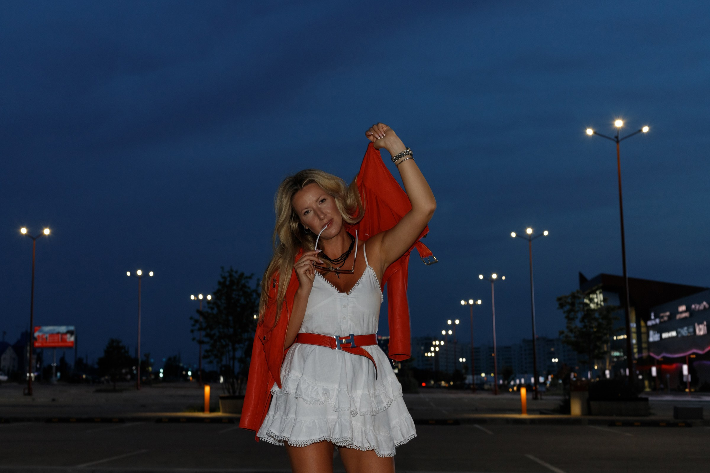 Ночная серия. Вспышка. Наталья. Евгения. Июнь 2025. Фотограф Пермь. Свадьбы. Семья и дети, школа, д. сад. Фотокниги