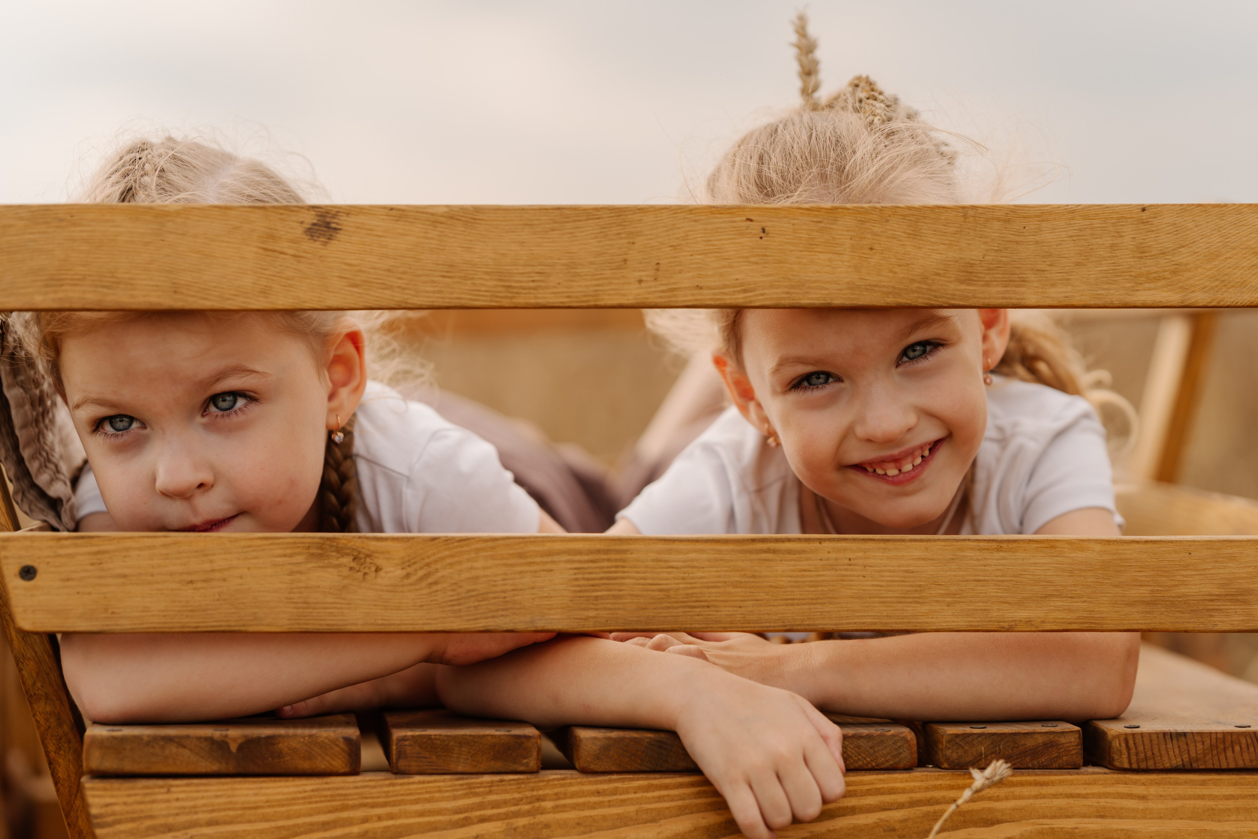 Девочки с козленком. СВАДЕБНЫЙ ФОТОГРАФ КРАСНОЯРСК