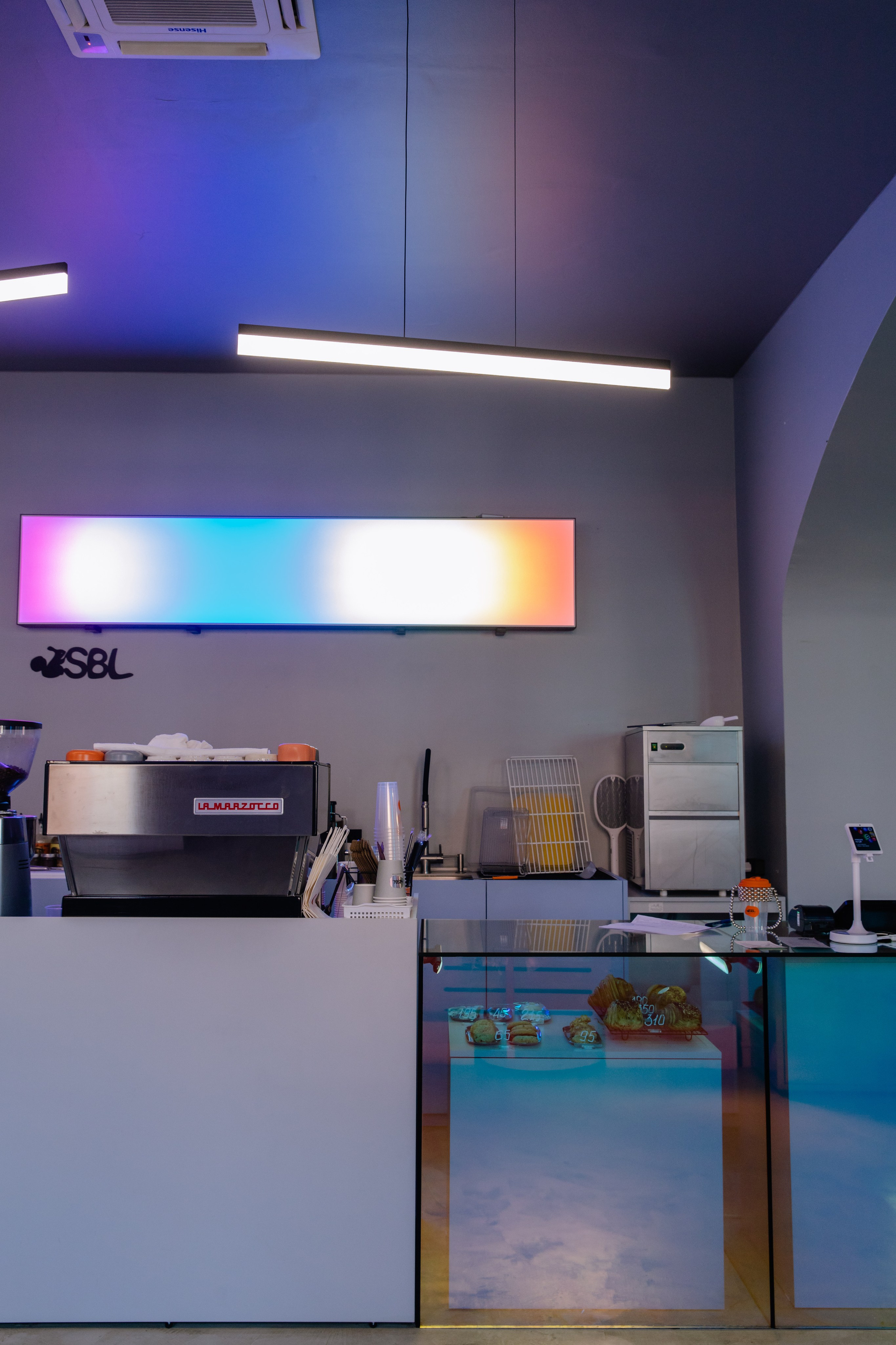 SBLESKOM ​Ювелирный салон Томск Ленина, 72. ГУДРУМ — Мебель на заказ в Томске | Кухни | Шкафы | Стулья и Столы