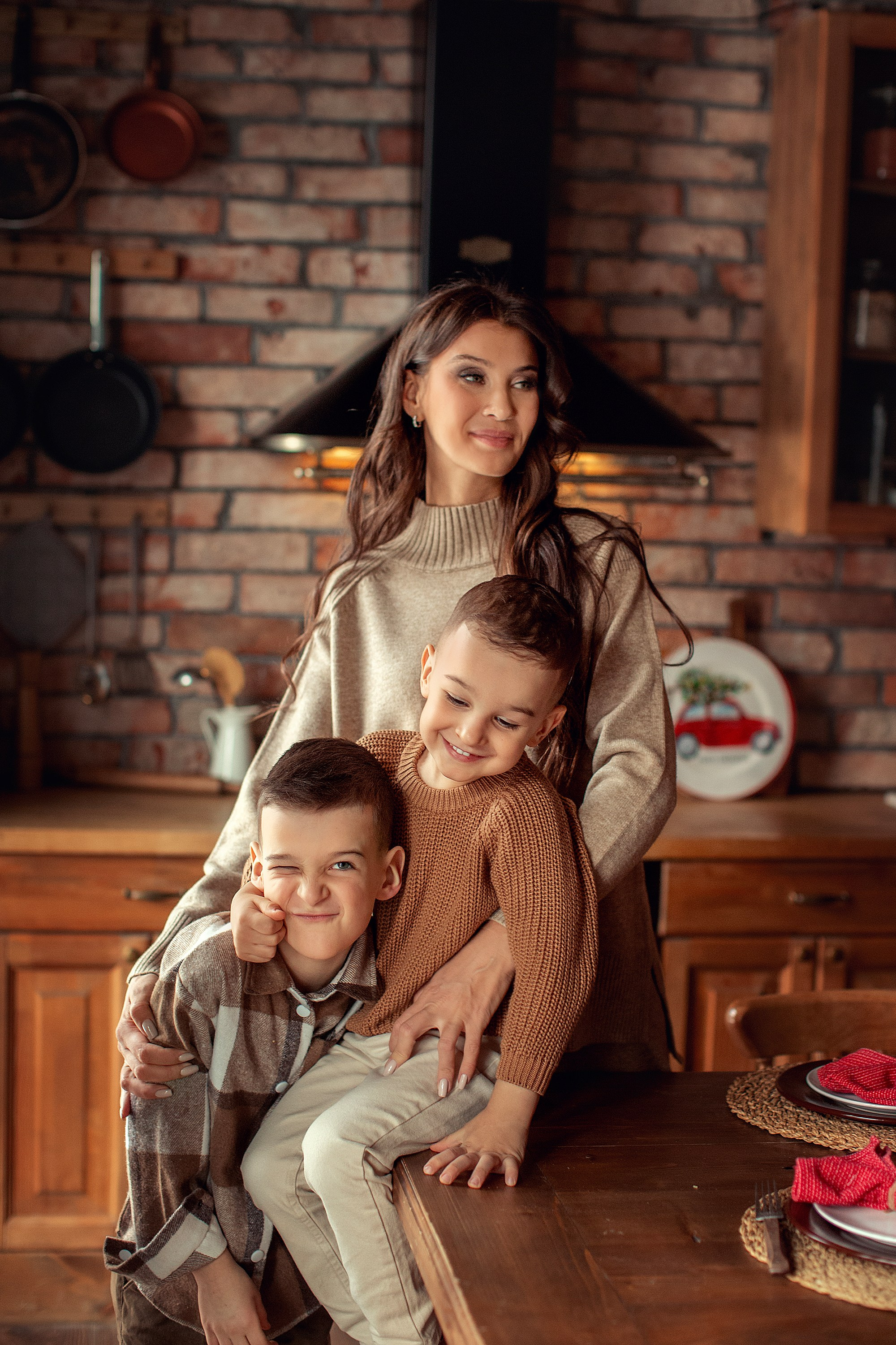 Студийная съемка мамы с сыновьями. Tatyana Nadezhdina Family photographer
