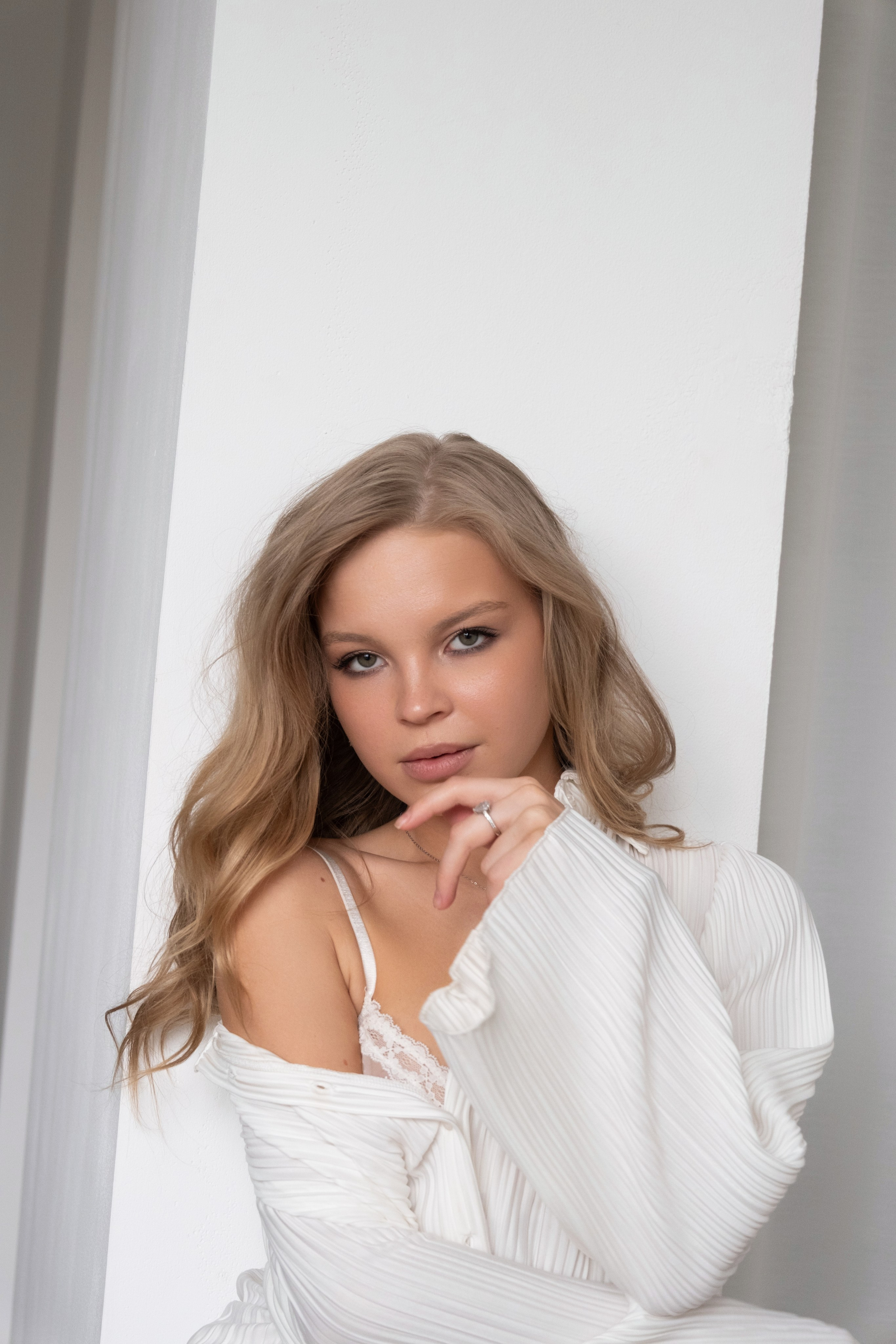 Нежная фотосессия в студии Mua. Модель Лиза. Фотограф Евгений Серебряков в Екатеринбурге