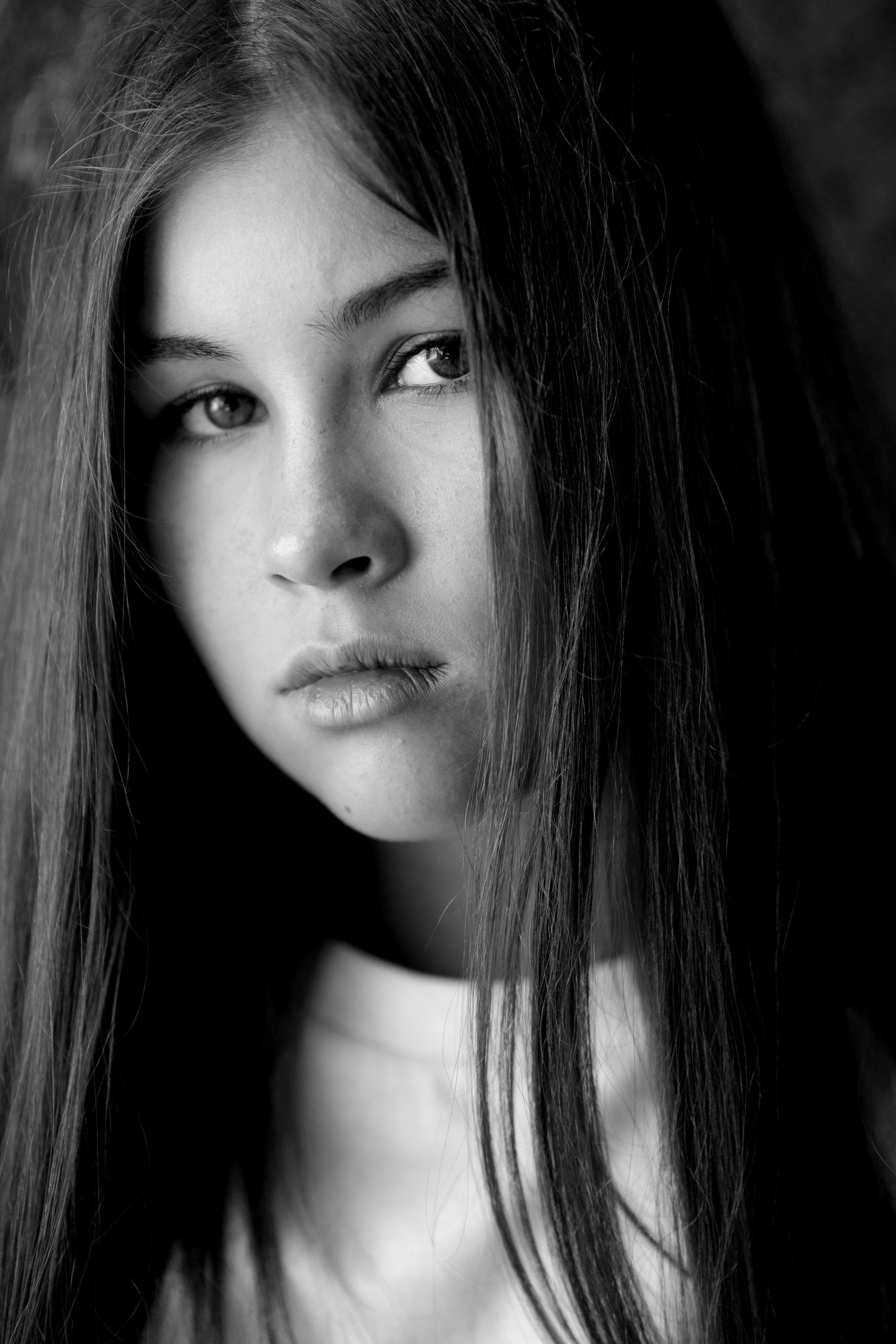 Фотосессия девочки подростка в старом городе. Главная