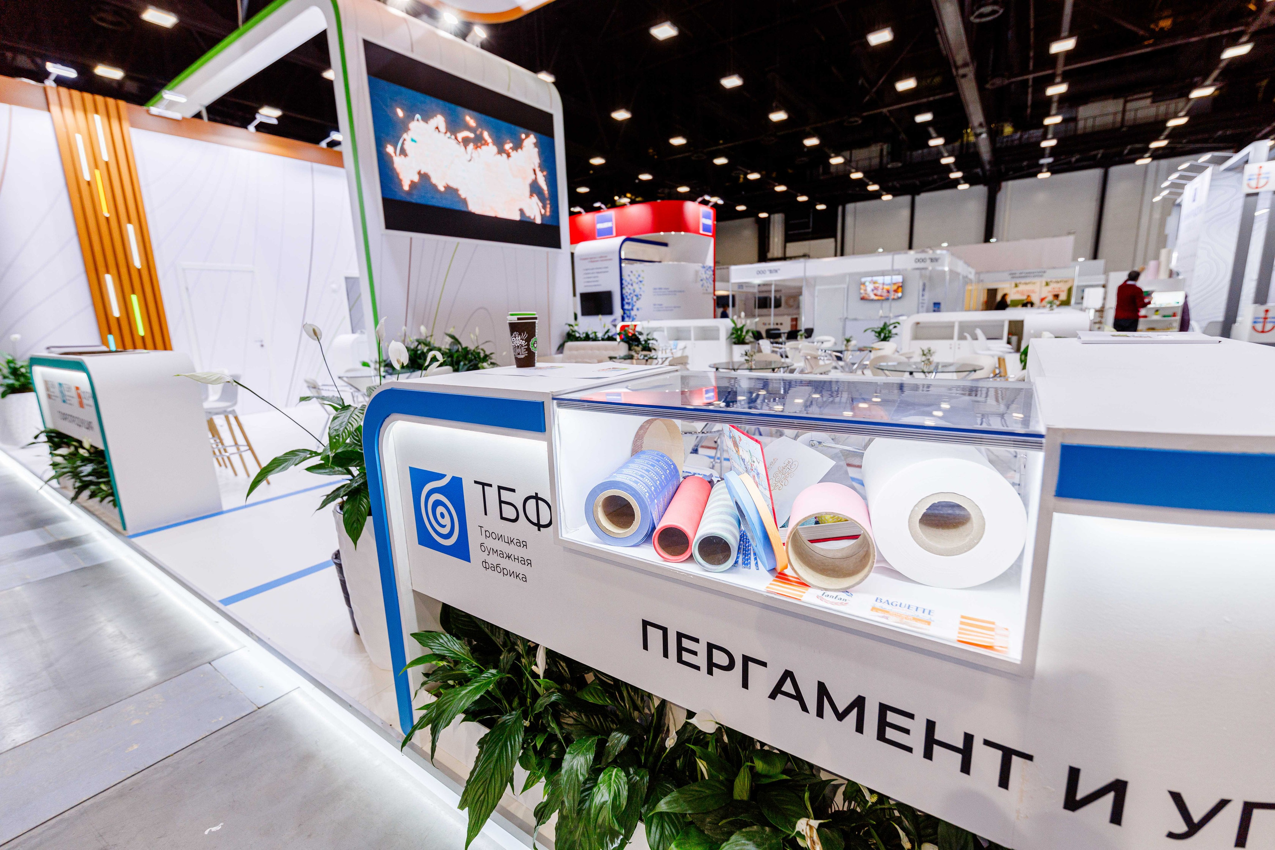 PulpFor, Работа стенда ОБФ (Объединенные бумажные фабрики). Репортажный фотограф в Москве Сергей Мирошников