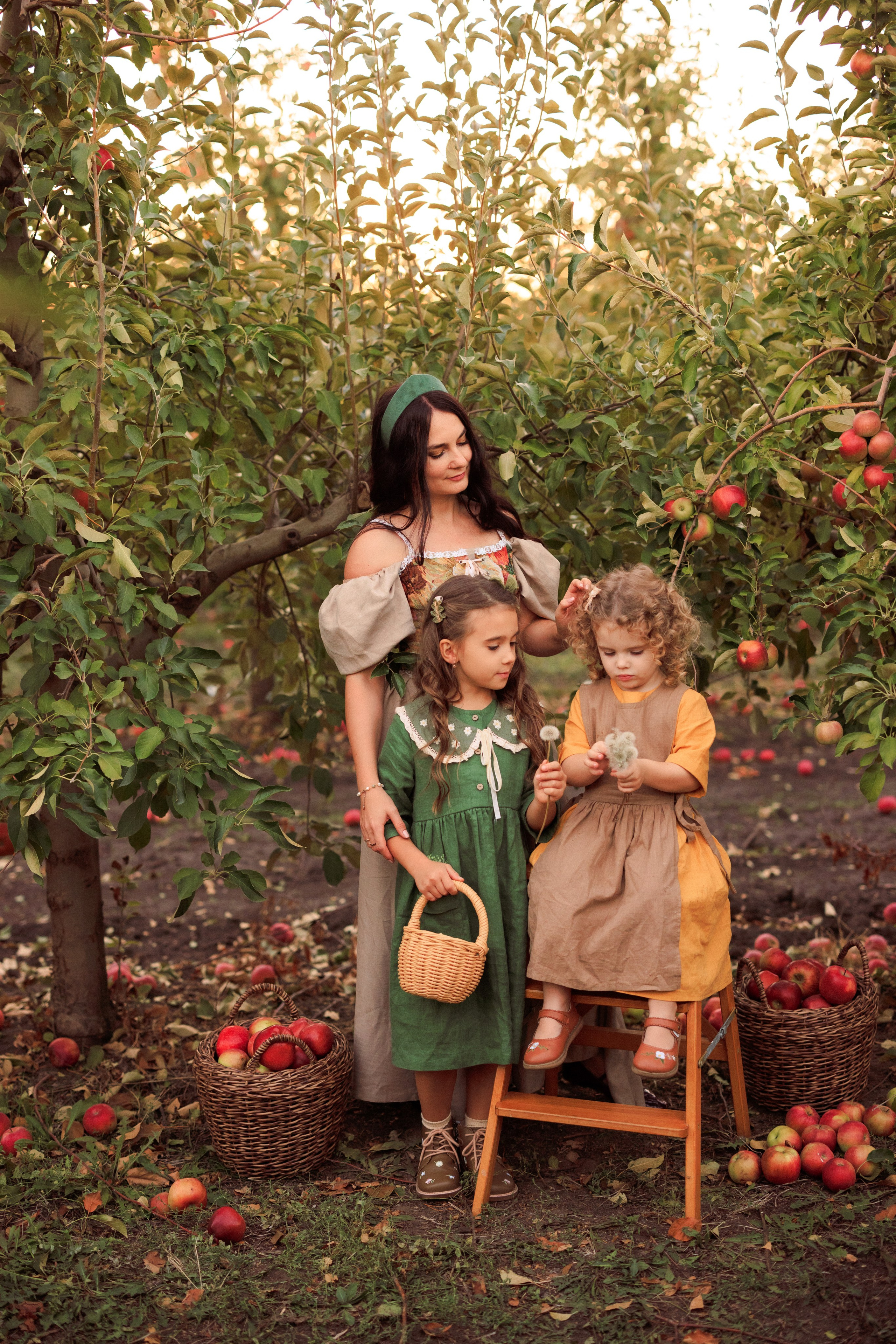 Семейная фотосессия в Яблоневом саду. Семейный и детский фотограф в Краснодаре Анна Трашкова