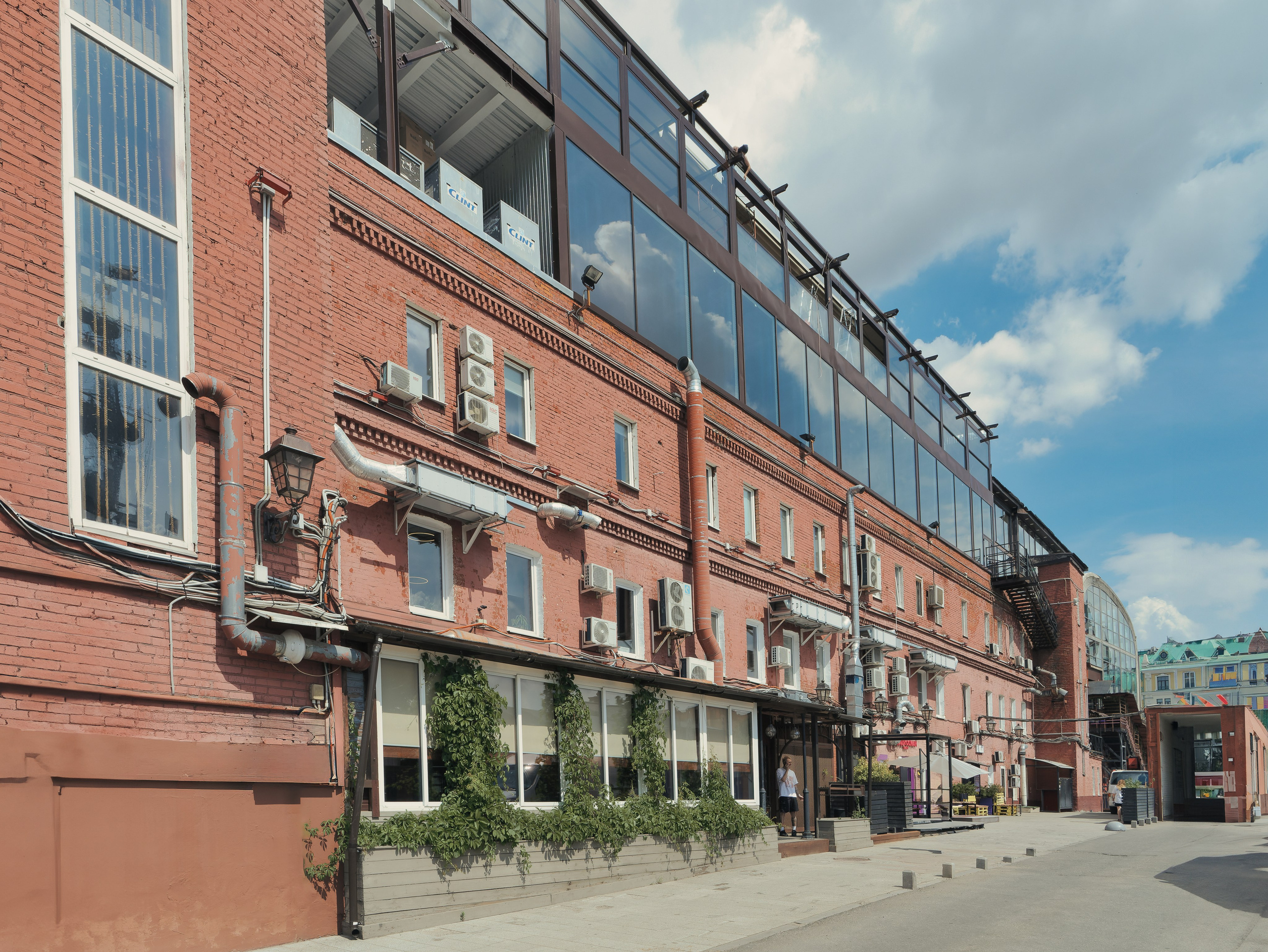 Картинки с острова между Берсеневской и Якиманской набережными Москвы-реки. Фотограф Никифоров-Гордеев Сергей. Москва и МО