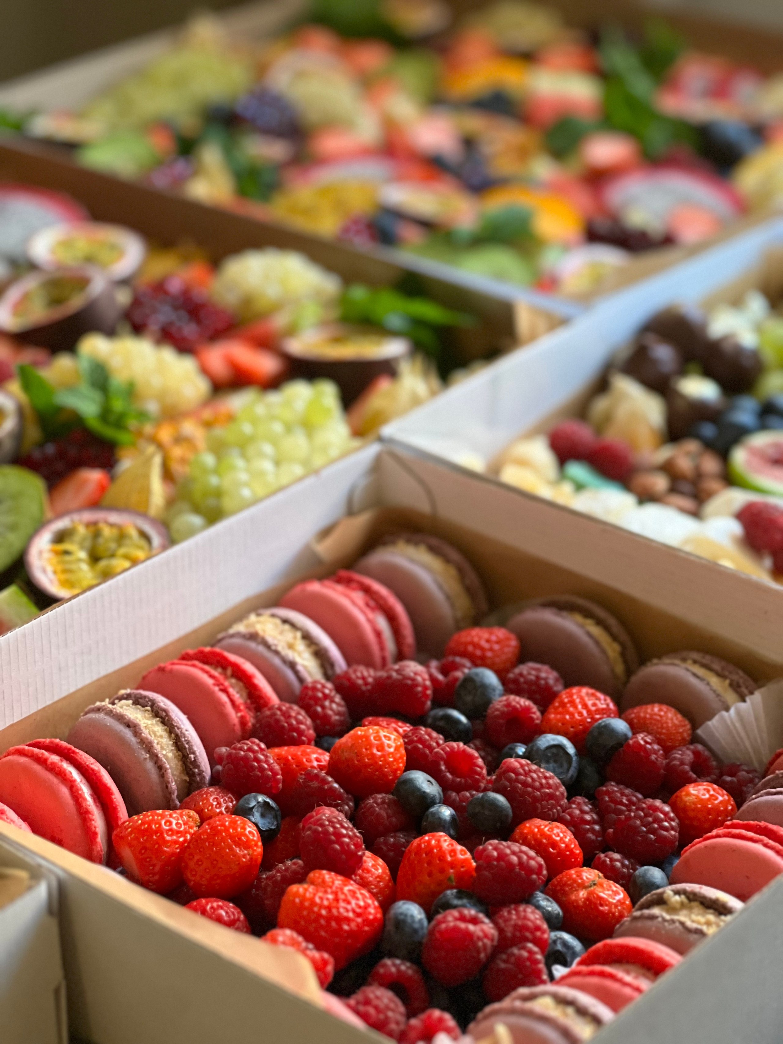 ГастроБоксы. Выездной кейтеринг, съедобные букеты, торты и сладости на заказ