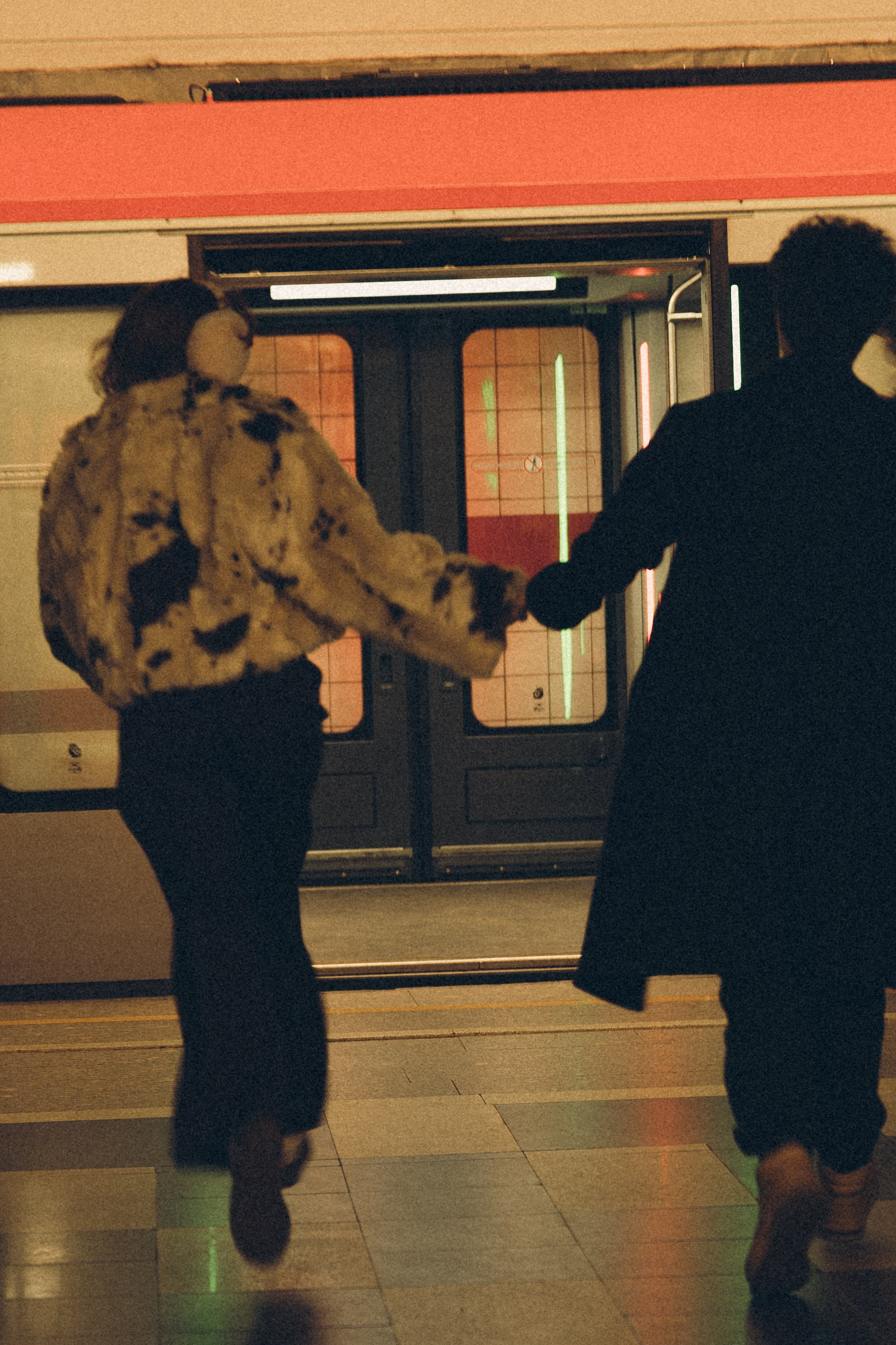 НОВОГОДНЯЯ ФОТОСЕСИИЯ ПАРЫ В МЕТРО ЛЮБОВЬ. Профессиональный фотограф, Санкт-Петербург — Виктория Богомолова