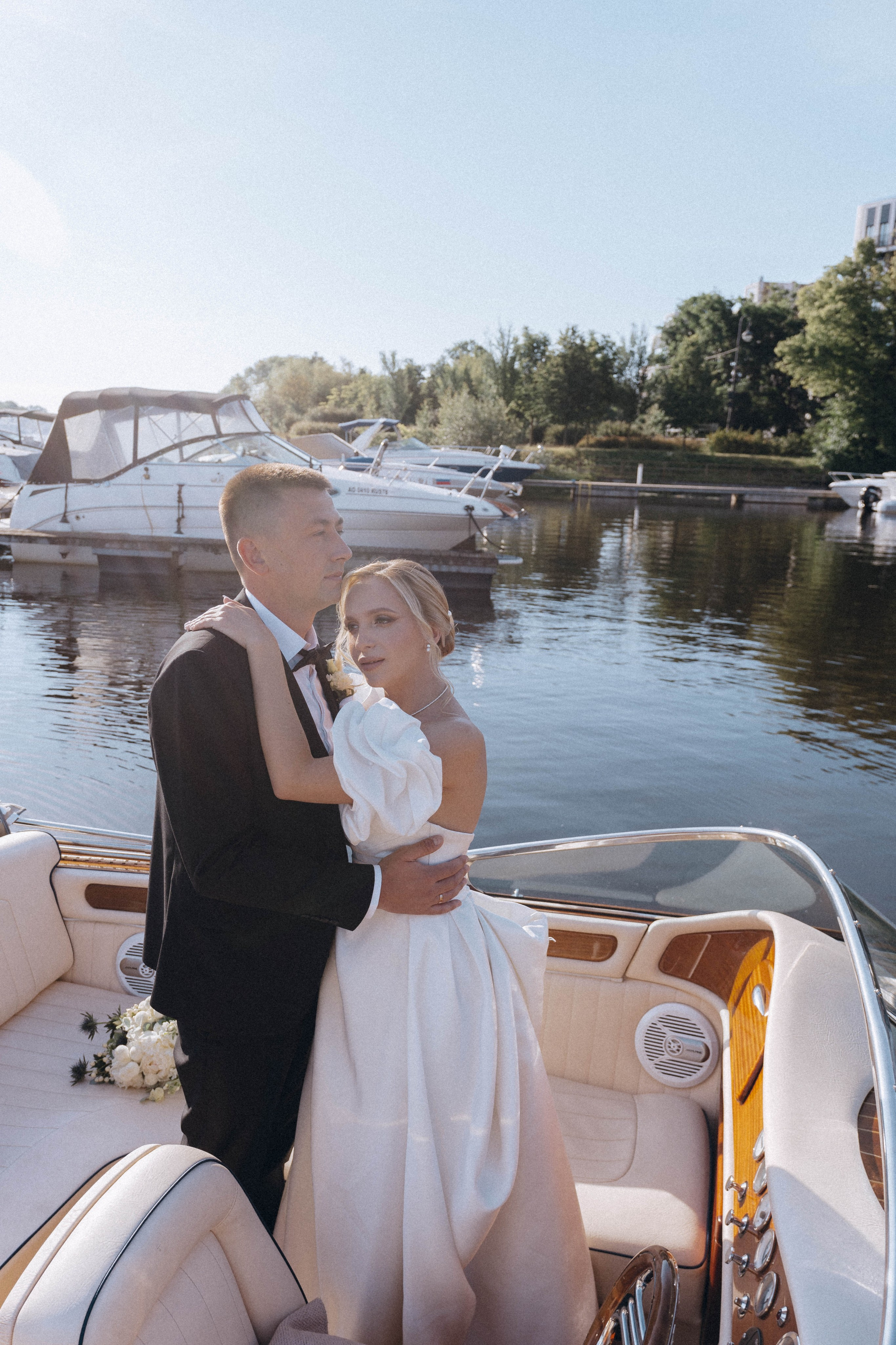 СВАДЕНБНАЯ СЬЕМКА НА КАТЕРЕ ПО КАНАЛАМ САНКТ-ПЕТЕРБУРГА И В АКВАТОРИИ НЕВЫ. Профессиональный фотограф, Санкт-Петербург — Виктория Богомолова